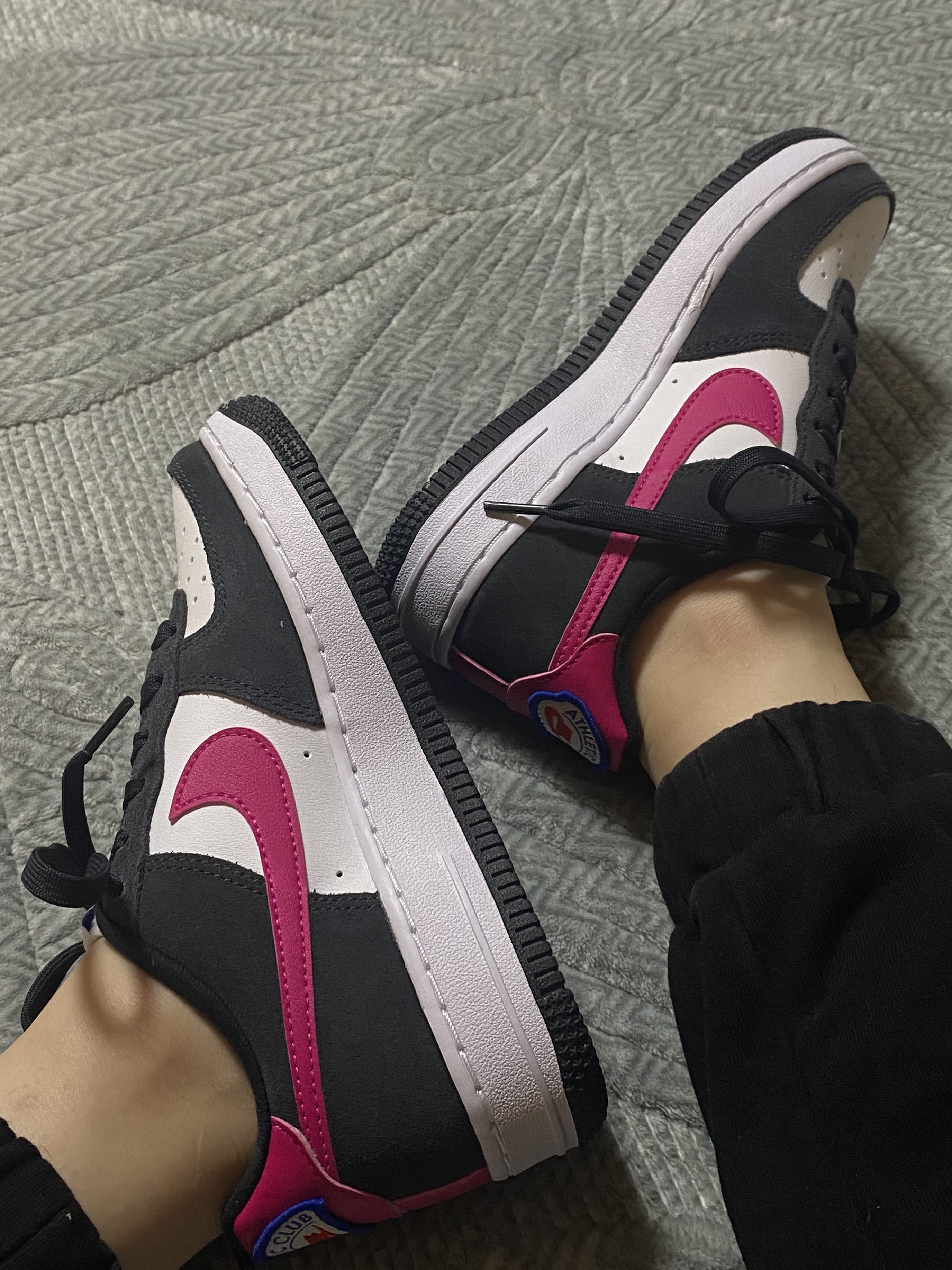 (GS) Nike Air Force 1 LV8 Athletic Club Black Pink Prime 착용 스타일