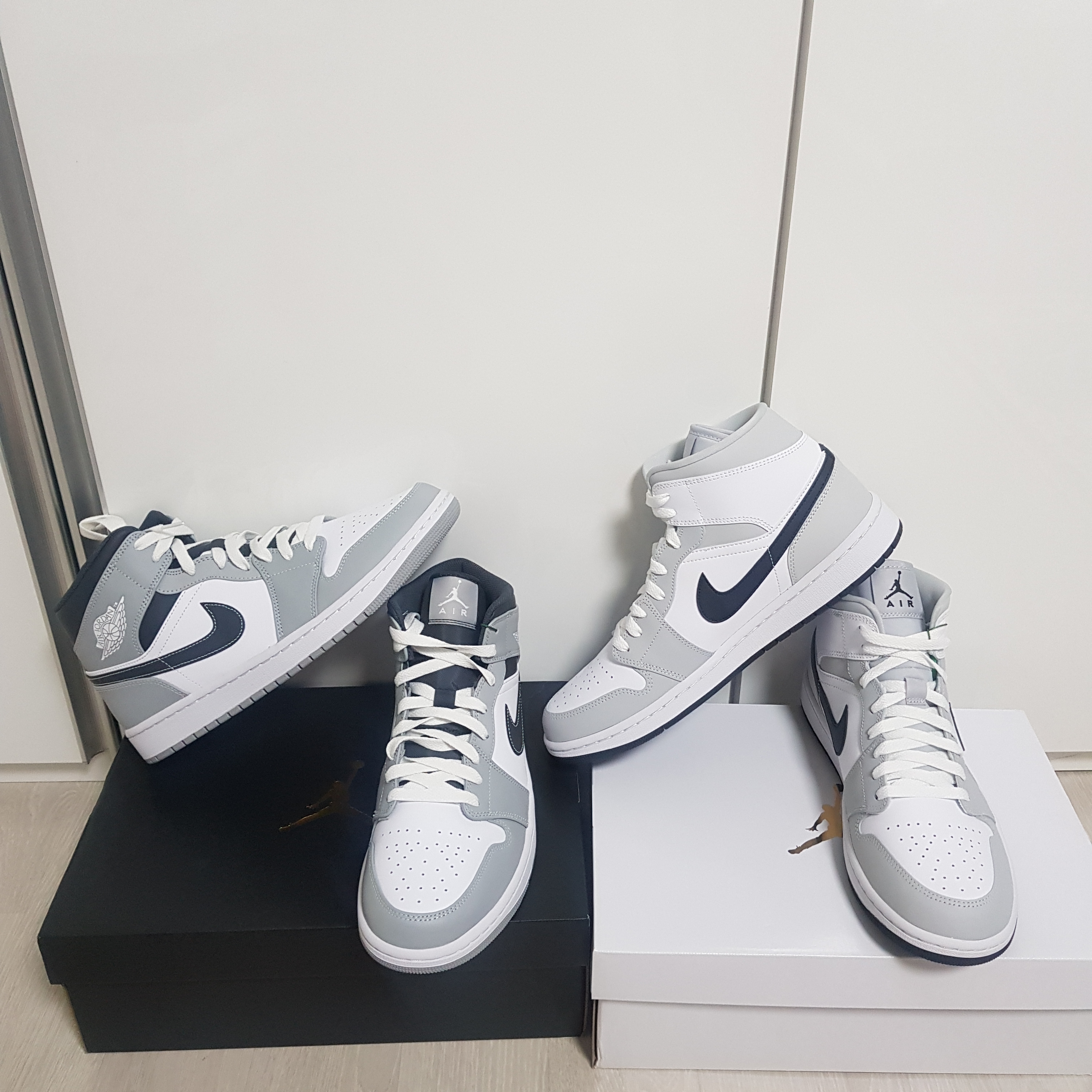 Jordan 1 Mid Light Smoke Grey Anthracite, (W) Jordan 1 Mid Grey Fog 착용 스타일 - 2