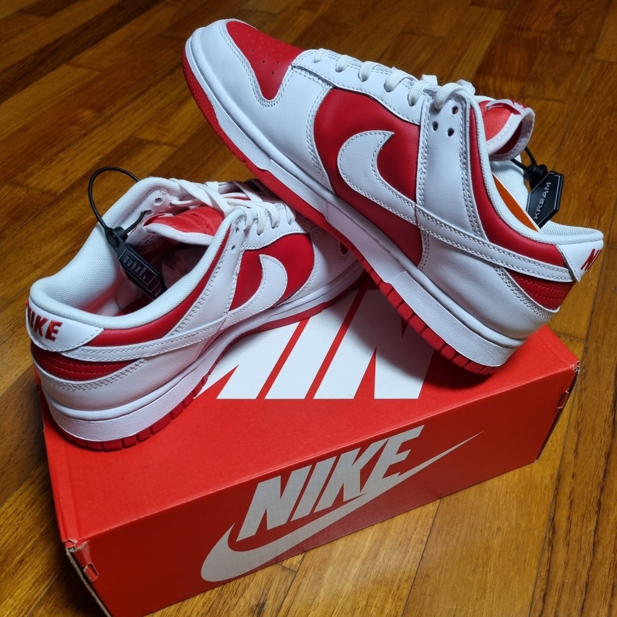Nike Dunk Low Retro Championship Red 착용 스타일 - 1