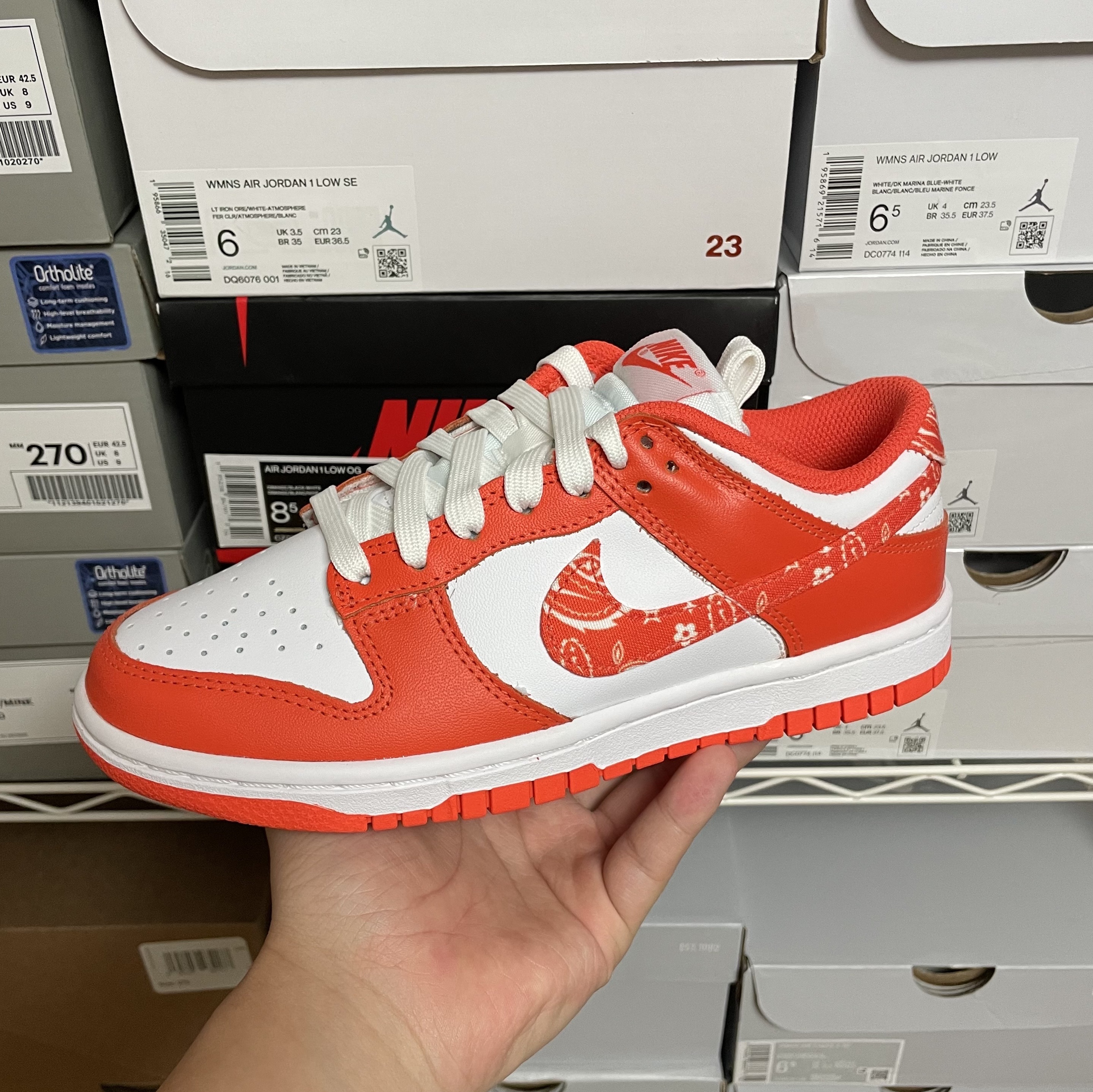 (W) Nike Dunk Low Essential Orange Paisley 착용 스타일