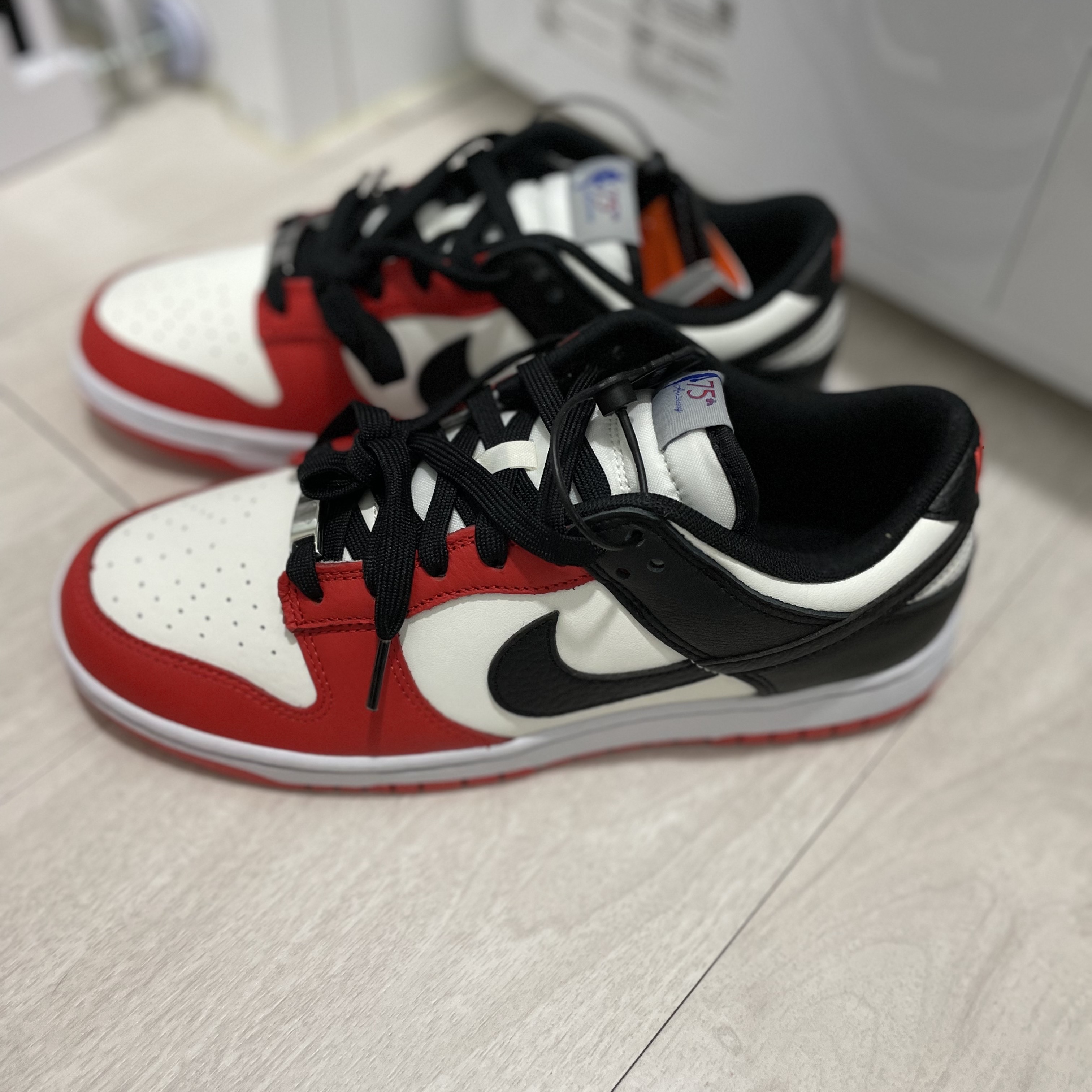 Nike x NBA Dunk Low Retro EMB Black and Chile Red 착용 스타일