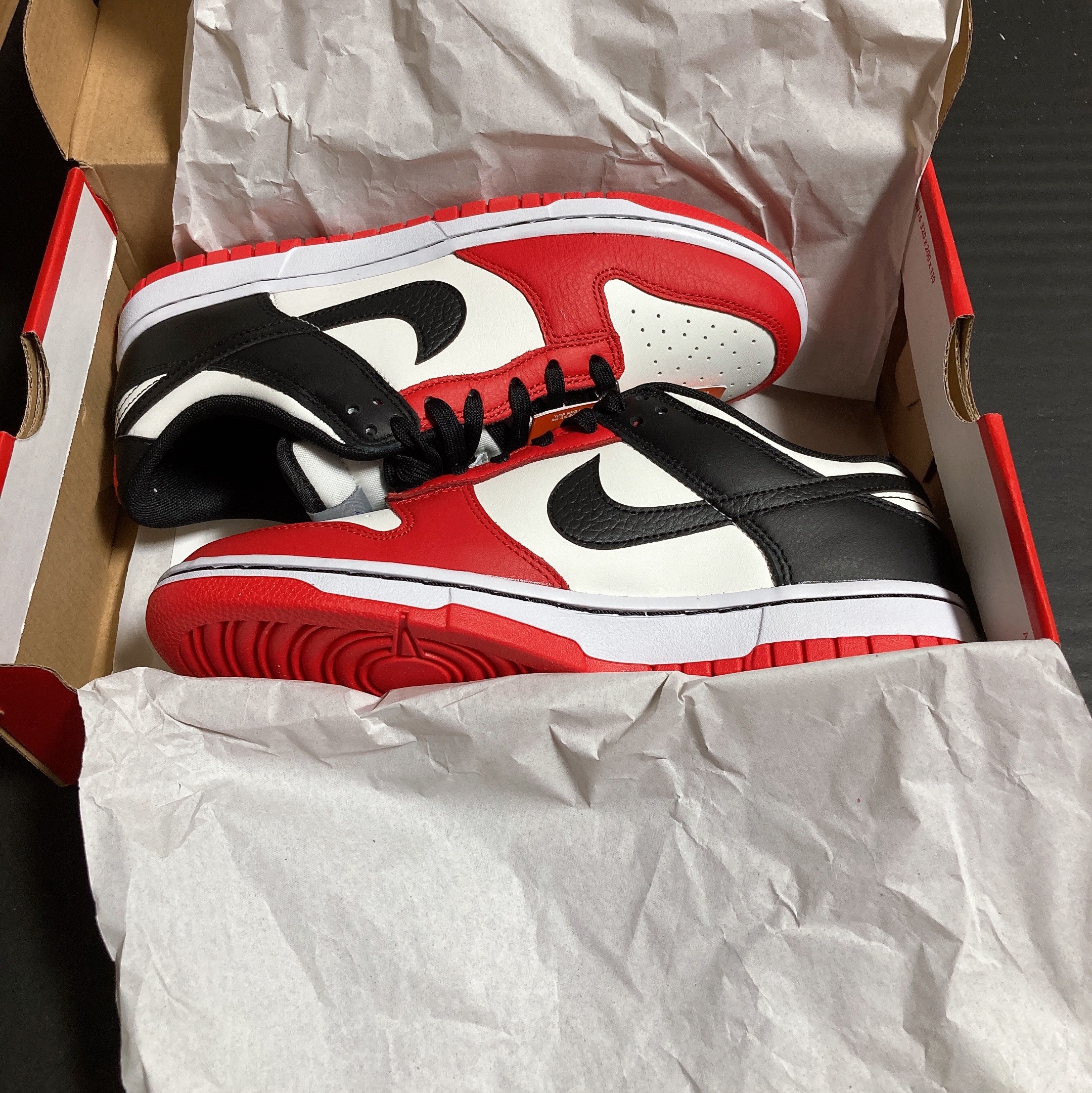 Nike x NBA Dunk Low Retro EMB Black and Chile Red, Nike Dunk Low SE Free.99 Black 착용 스타일 - 1