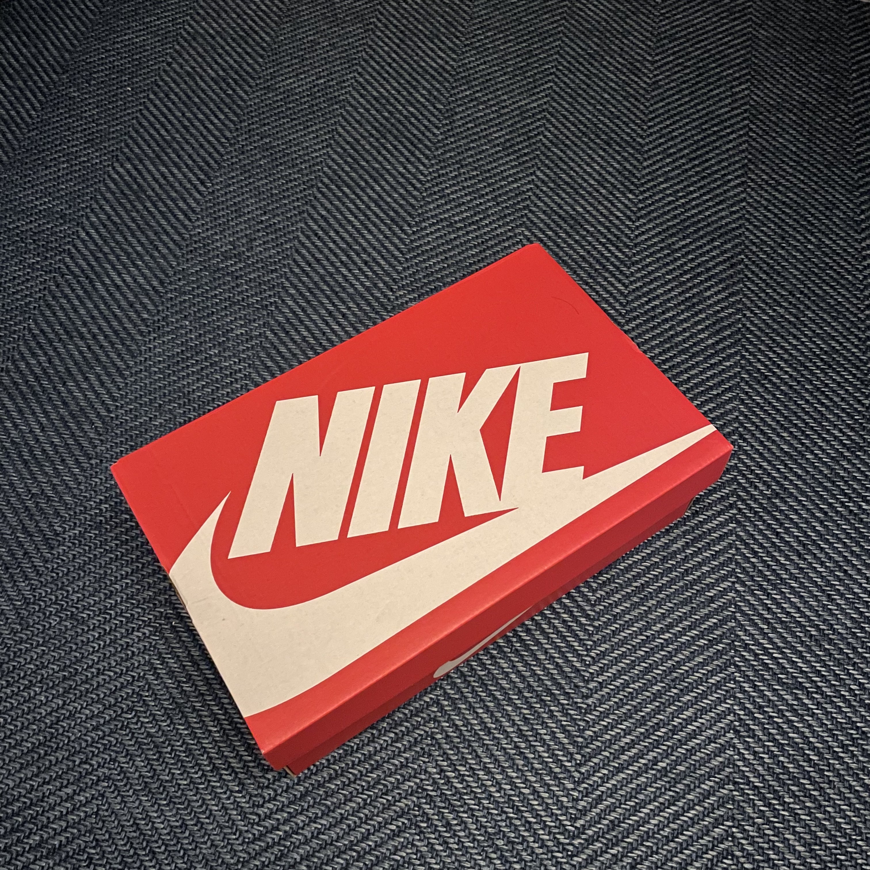 Nike x NBA Dunk Low Retro EMB Black and Chile Red 착용 스타일 - 1
