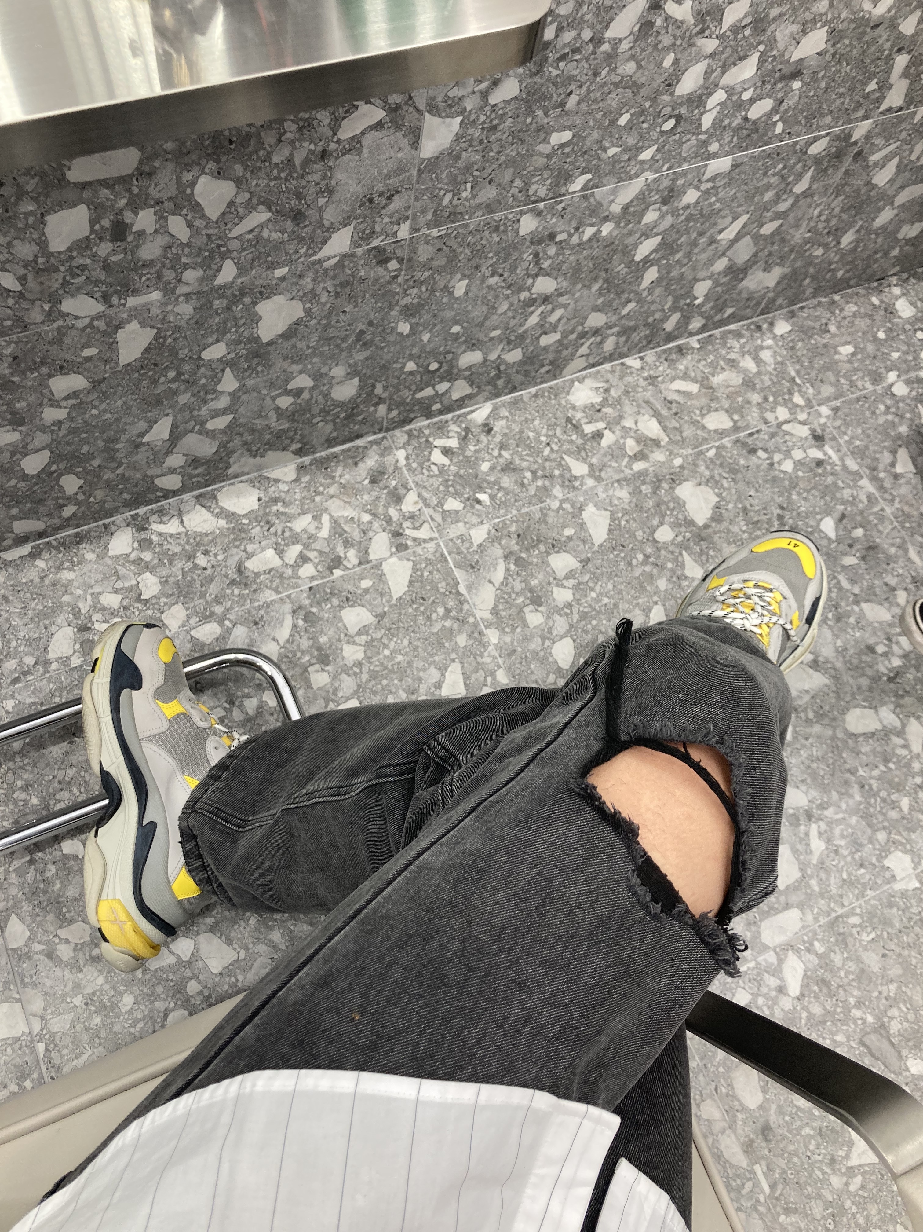 Balenciaga Triple S Yellow Grey 2019 착용 스타일