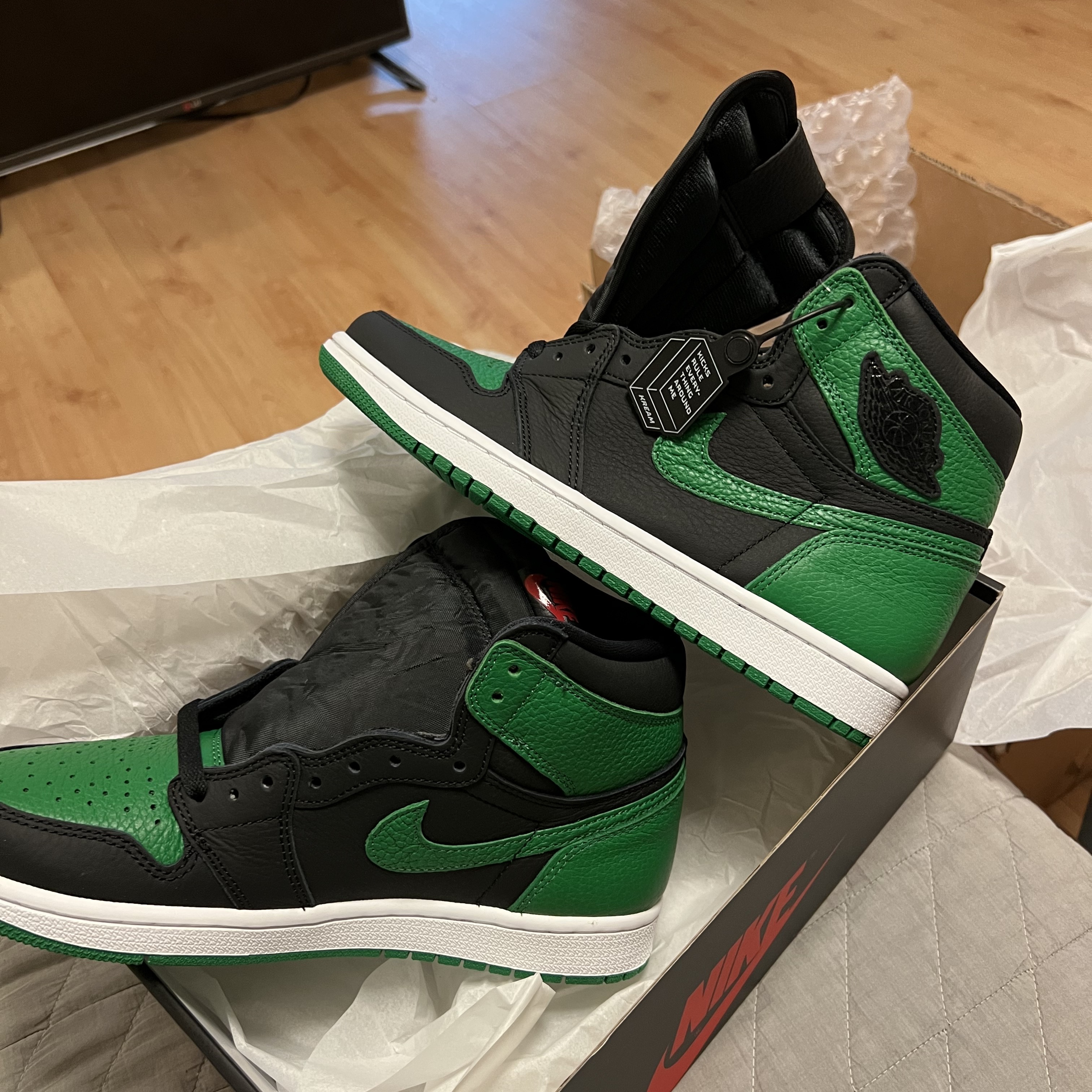 Jordan 1 Retro High OG Pine Green Black 착용 스타일 - 3