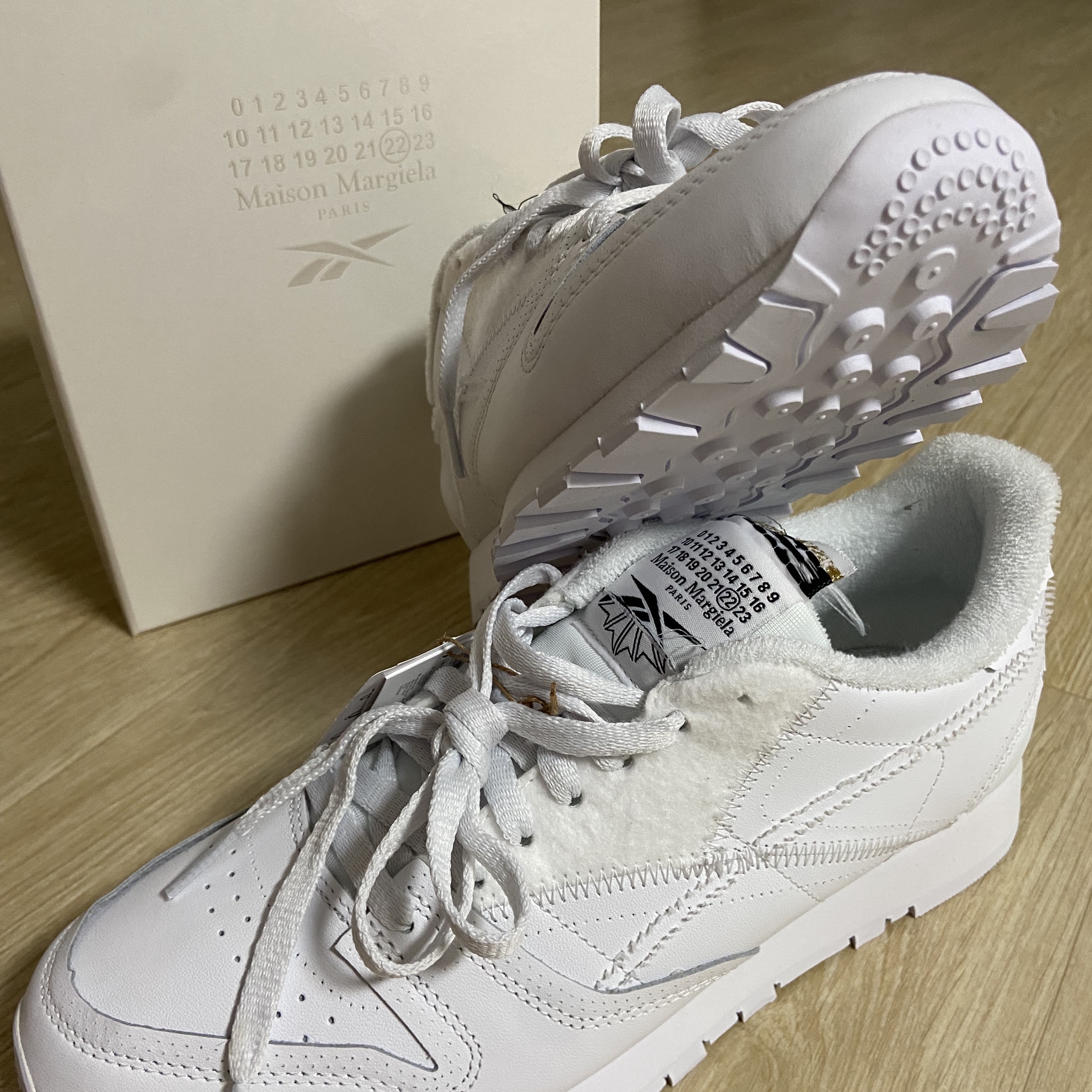Reebok x Maison Margiela Classic Leather Memory of Shoes White 착용 스타일