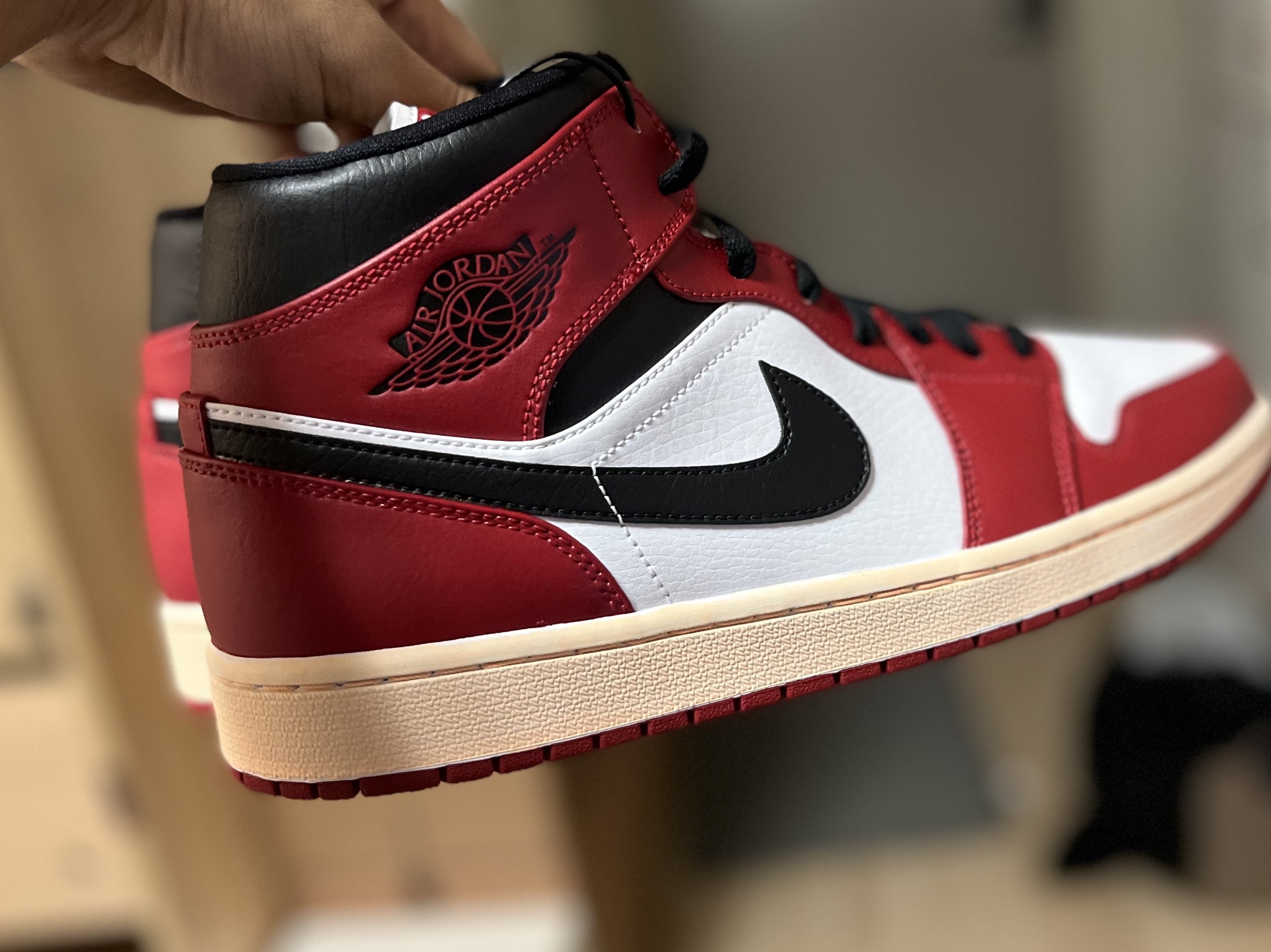 Jordan 1 Mid Chicago 2020 착용 스타일 - 1