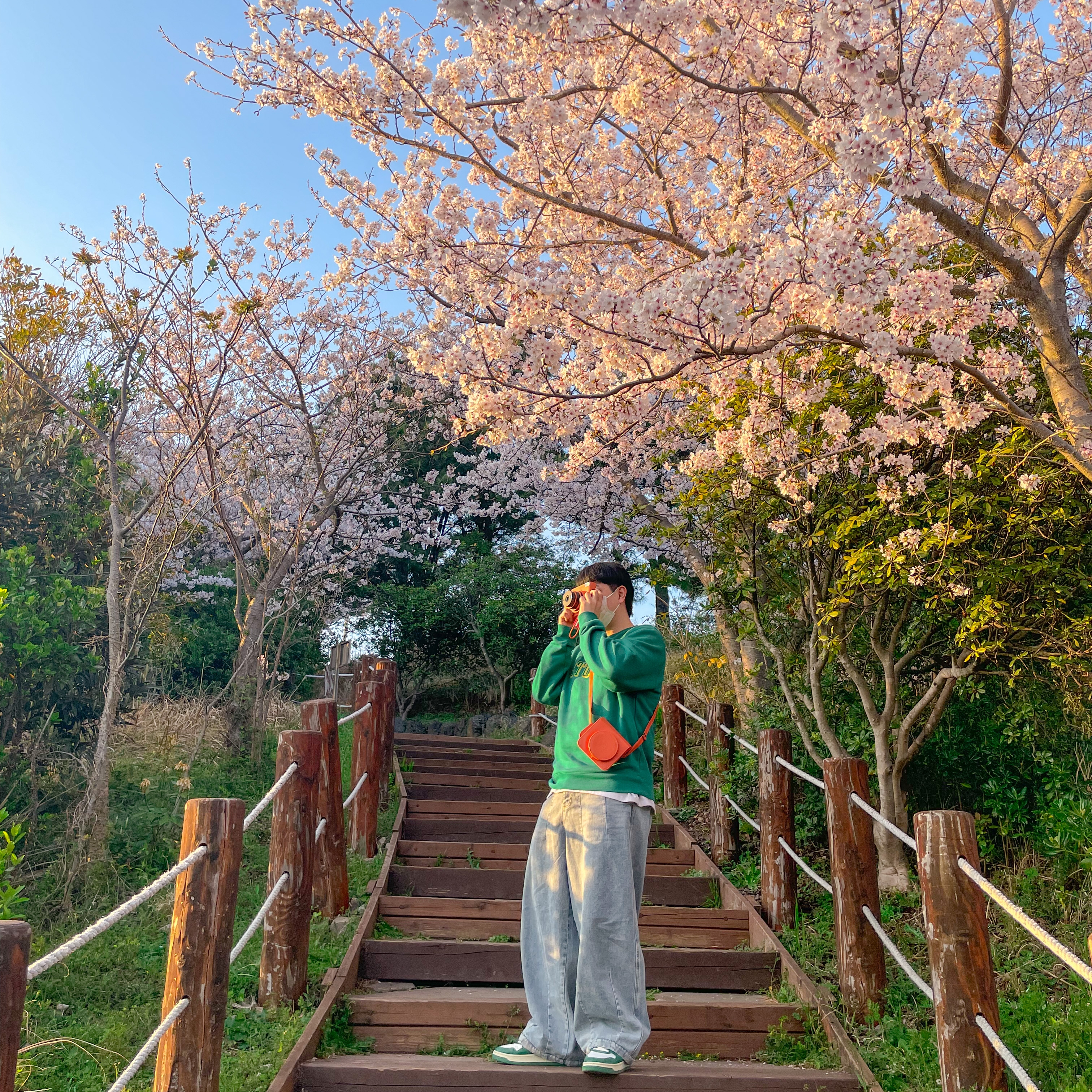 Autry Medalist Low Leather Sneakers Green White 착용 스타일