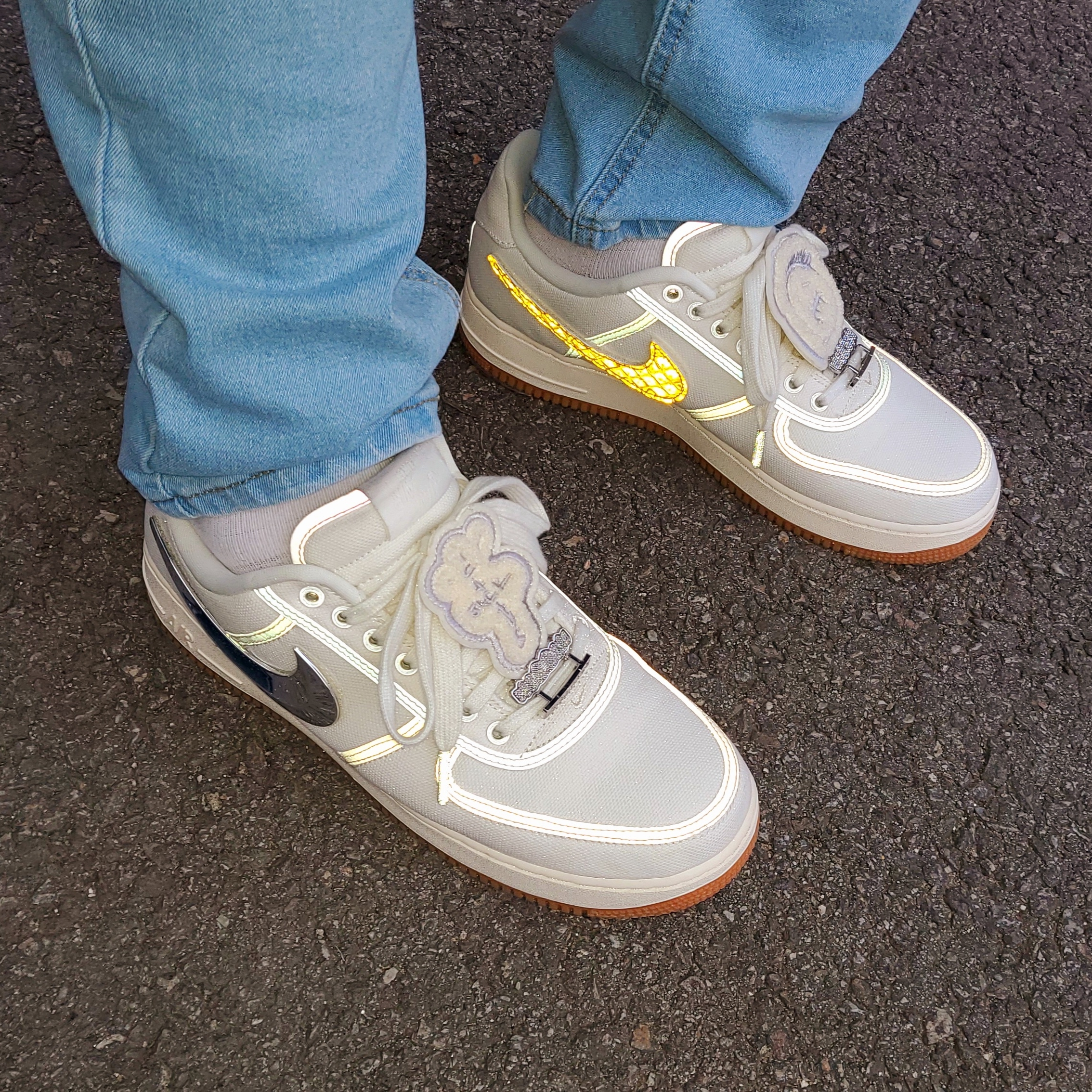 Nike x Travis Scott Air Force 1 Low Sail 착용 스타일 - 3