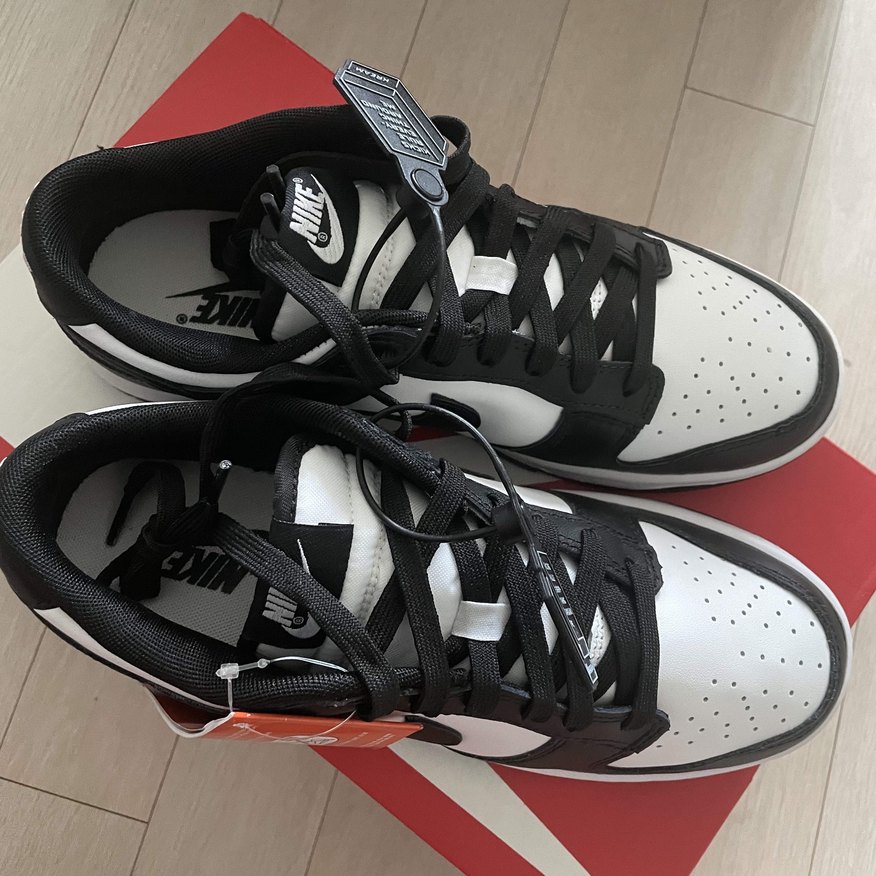 Nike Dunk Low Retro Black 착용 스타일 - 2