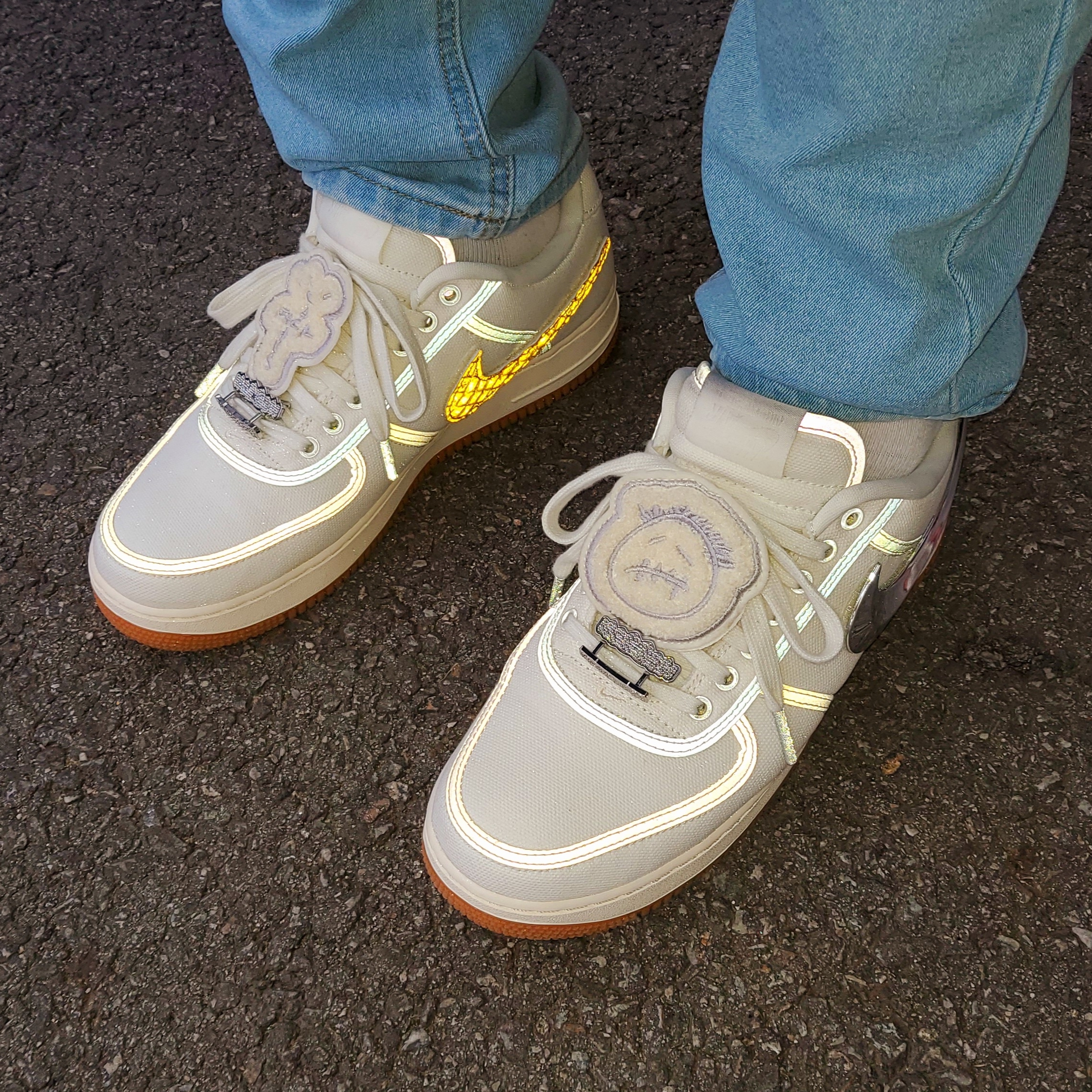 Nike x Travis Scott Air Force 1 Low Sail 착용 스타일 - 2