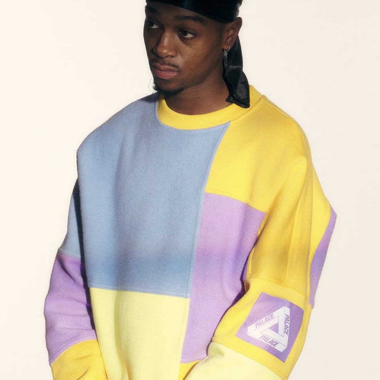 Palace Colour Block Crew Blue Orange Lilac - 22SS 착용 스타일