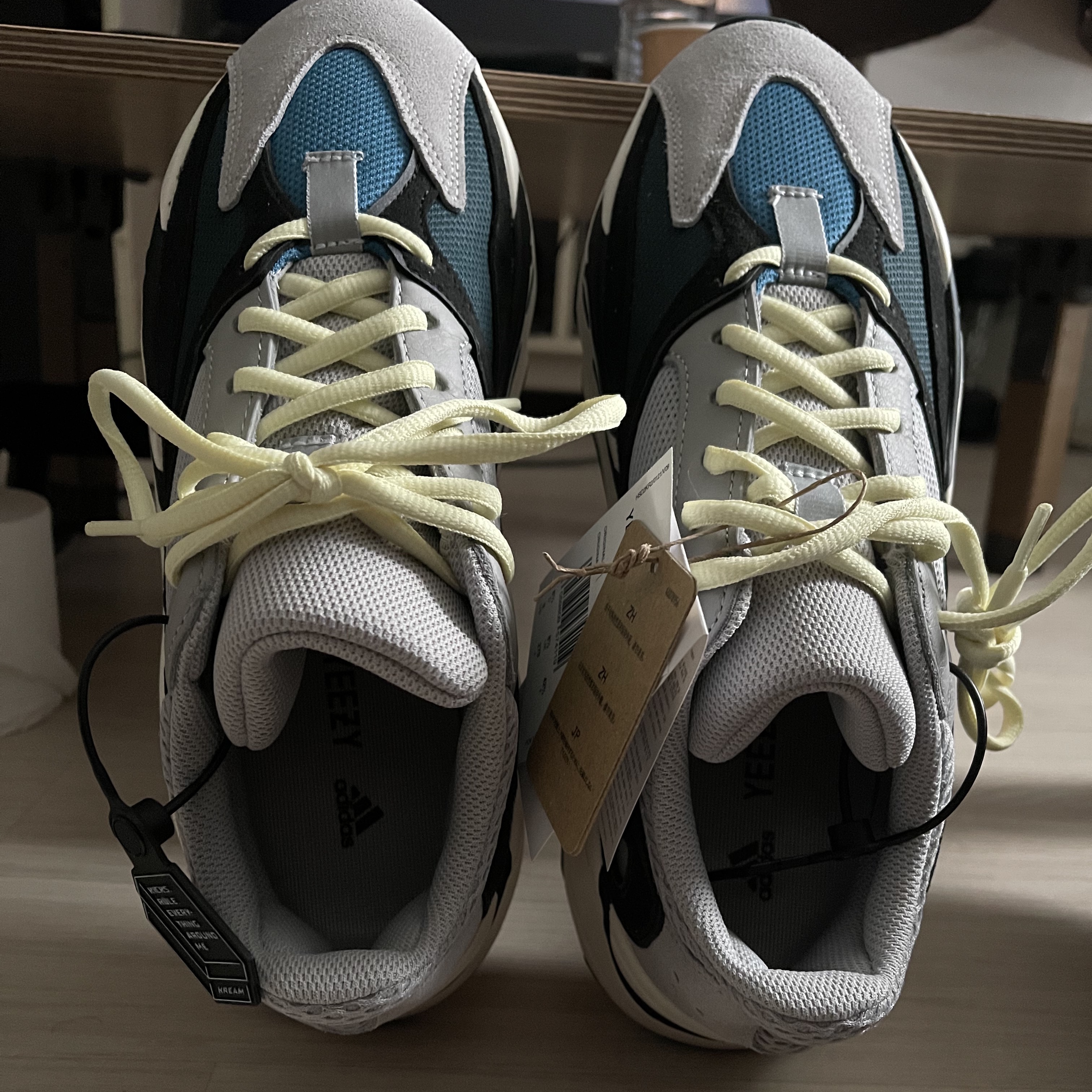 Adidas Yeezy Boost 700 Wave Runner Solid Grey 2021/2022 착용 스타일 - 1