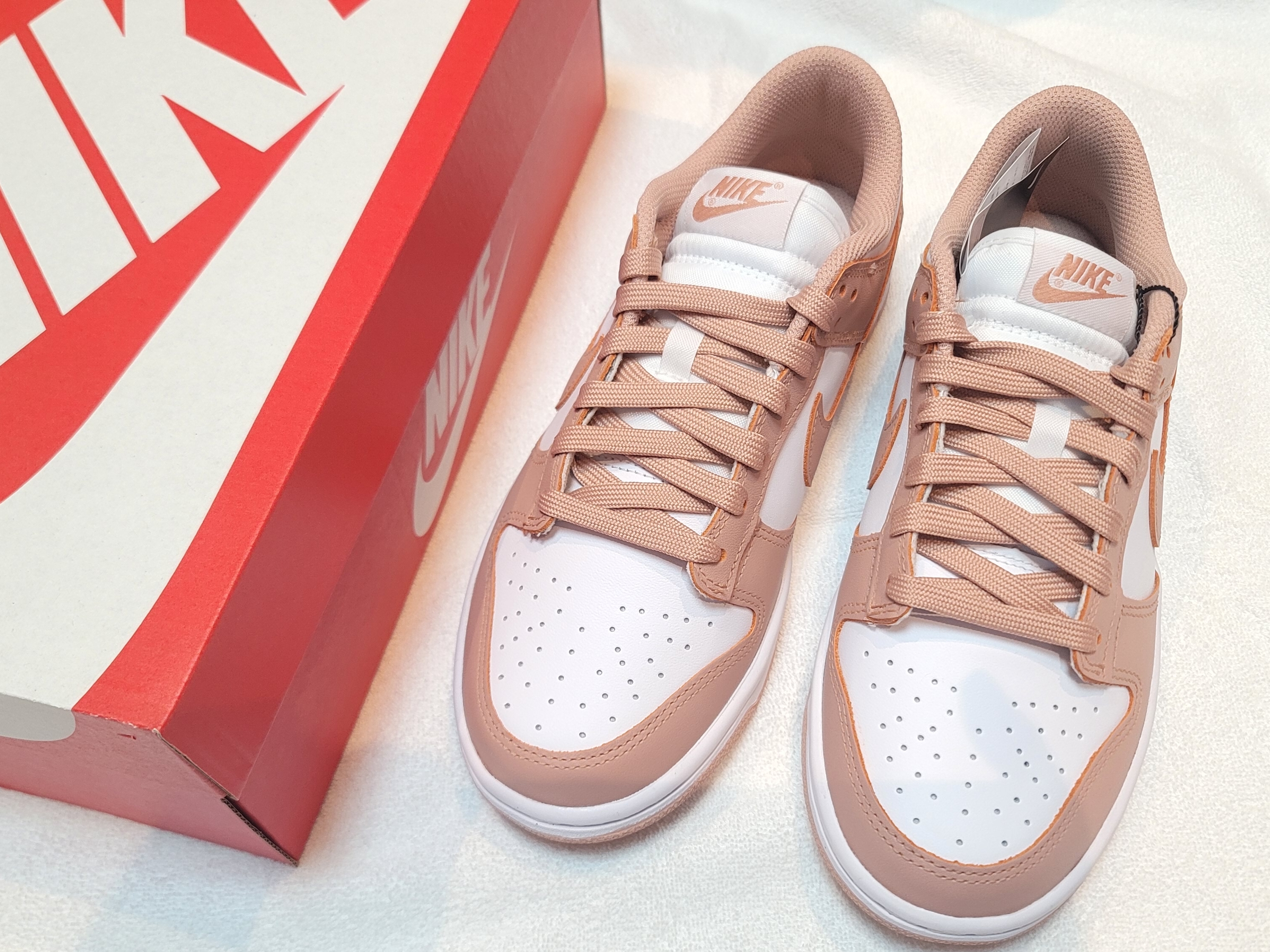 (W) Nike Dunk Low Rose Whisper 착용 스타일 - 1