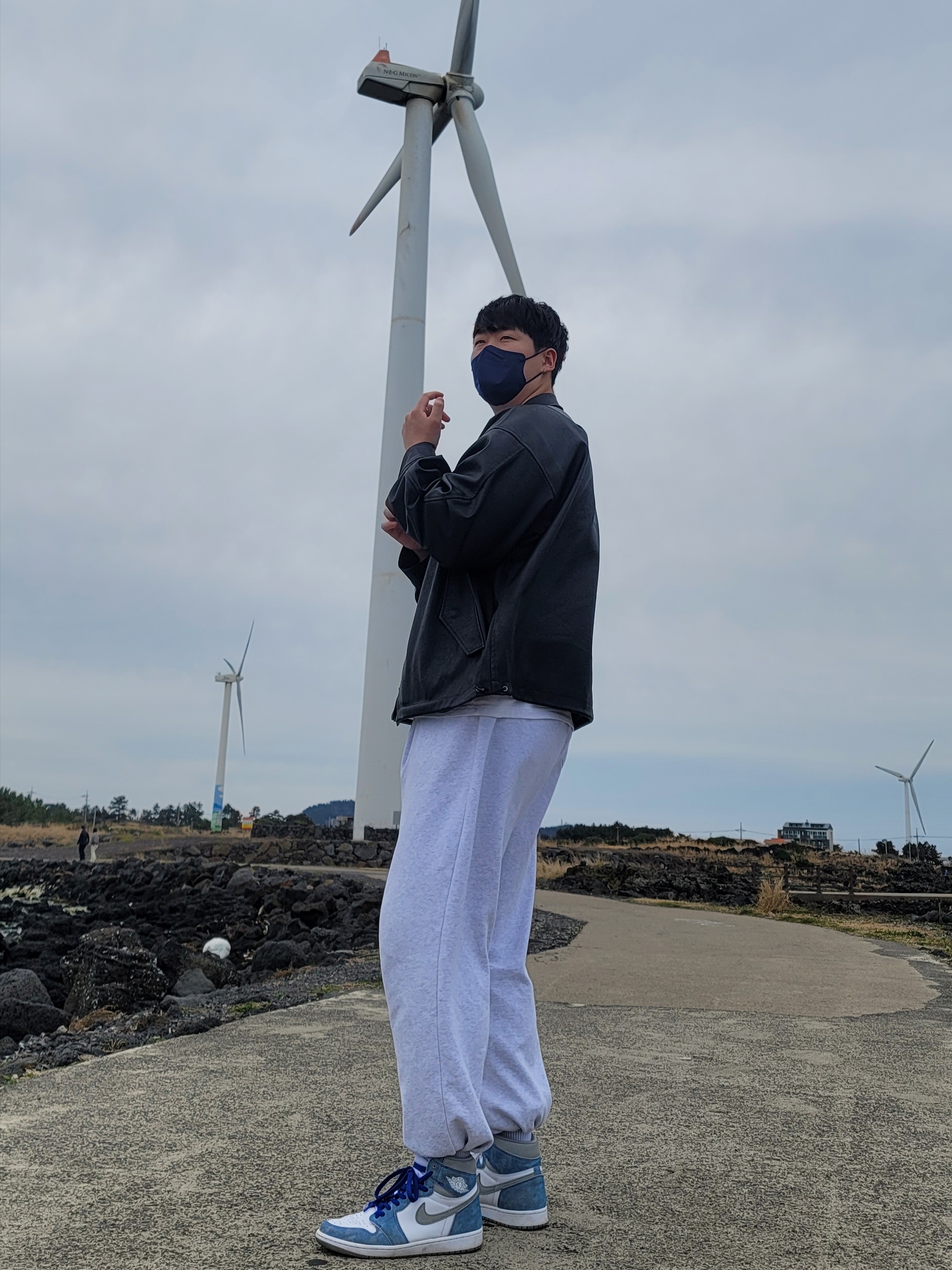 Jordan 1 Retro High OG Hyper Royal 착용 스타일