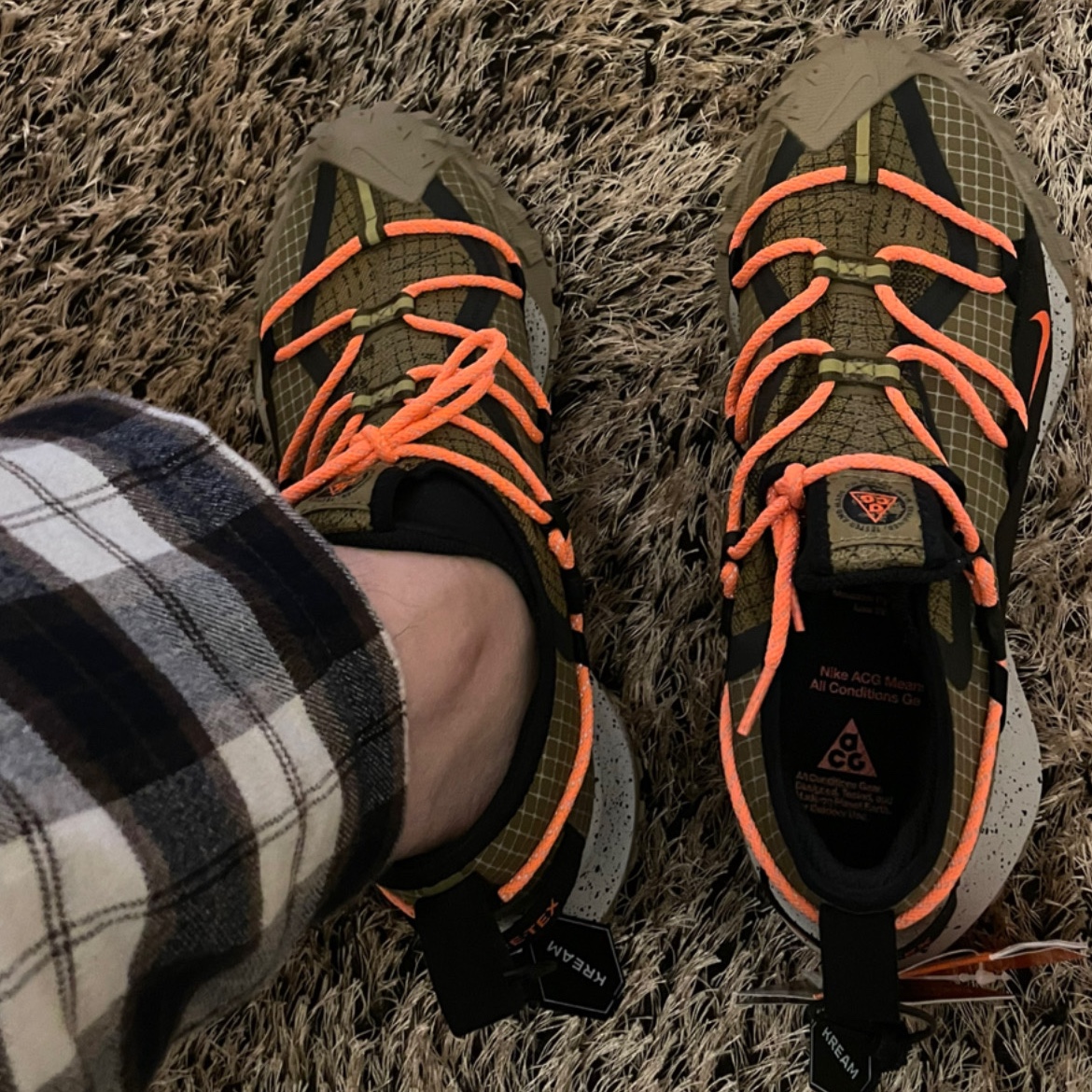 Nike ACG Mountain Fly Low Gore-Tex SE Hazel Rush 착용 스타일 - 1
