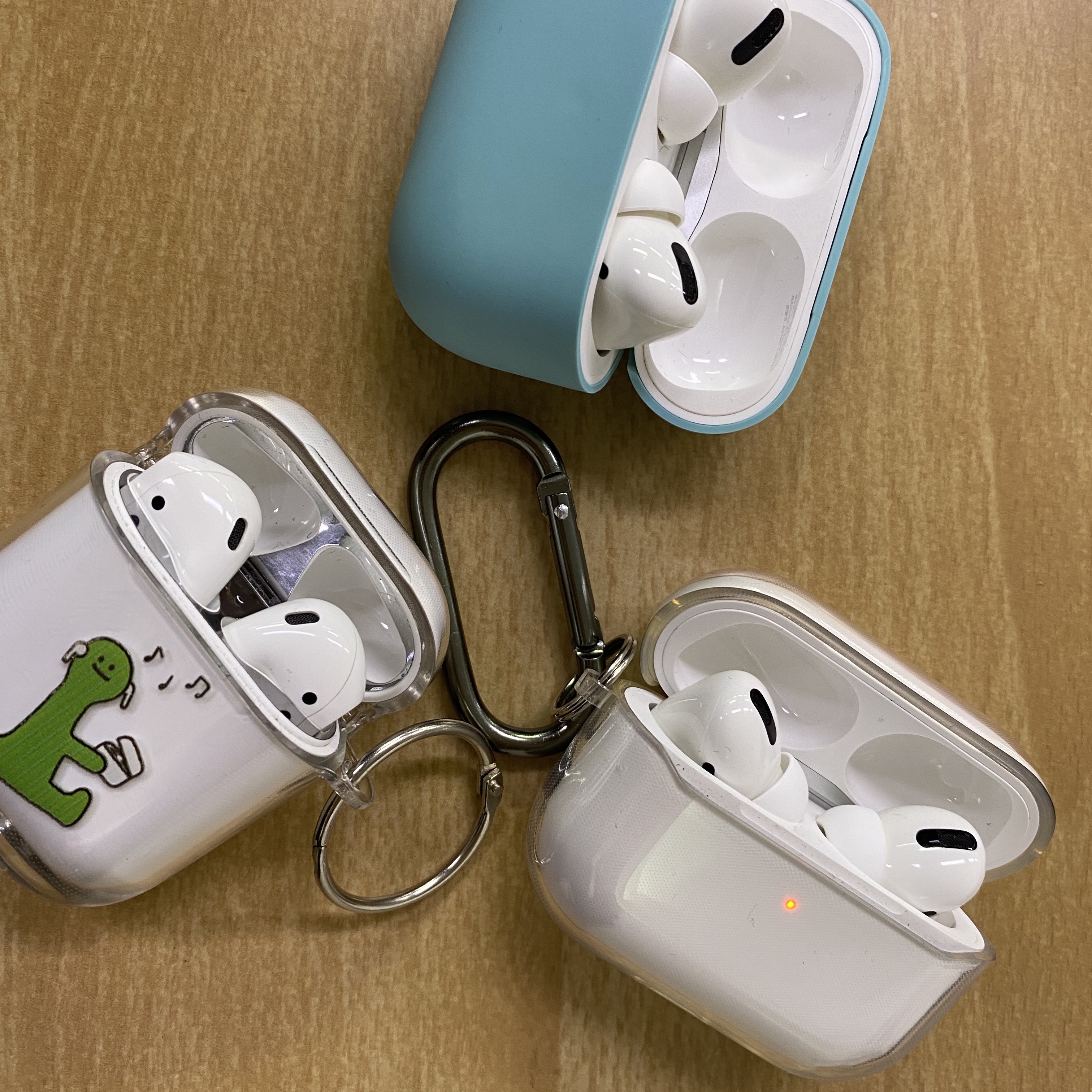 Apple AirPods 2nd Gen (Korean Ver.), Apple AirPods Pro with MagSafe Charging Case (Korean Ver.) 착용 스타일 - 1