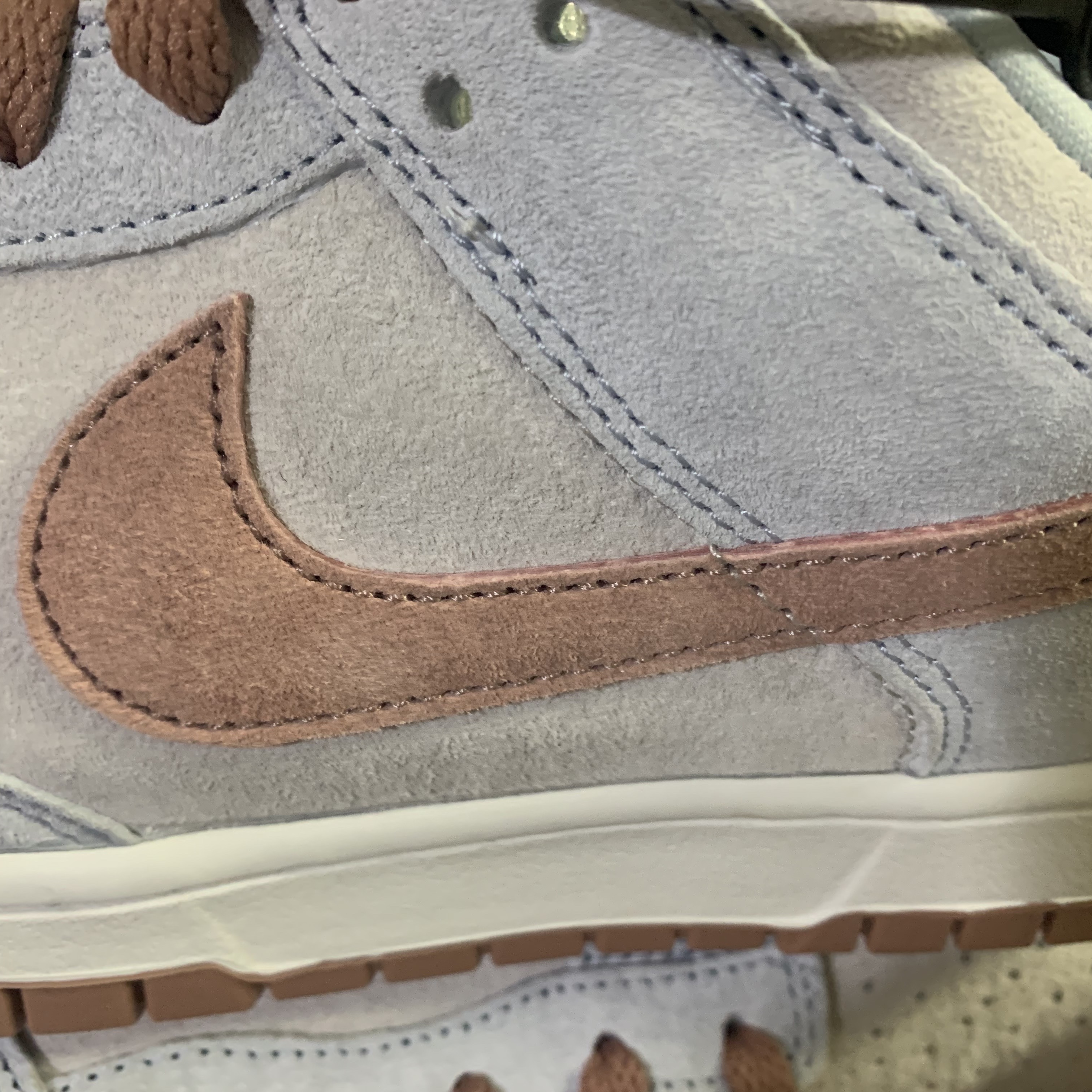 Nike Dunk Low Retro PRM Fossil Rose 착용 스타일 - 3