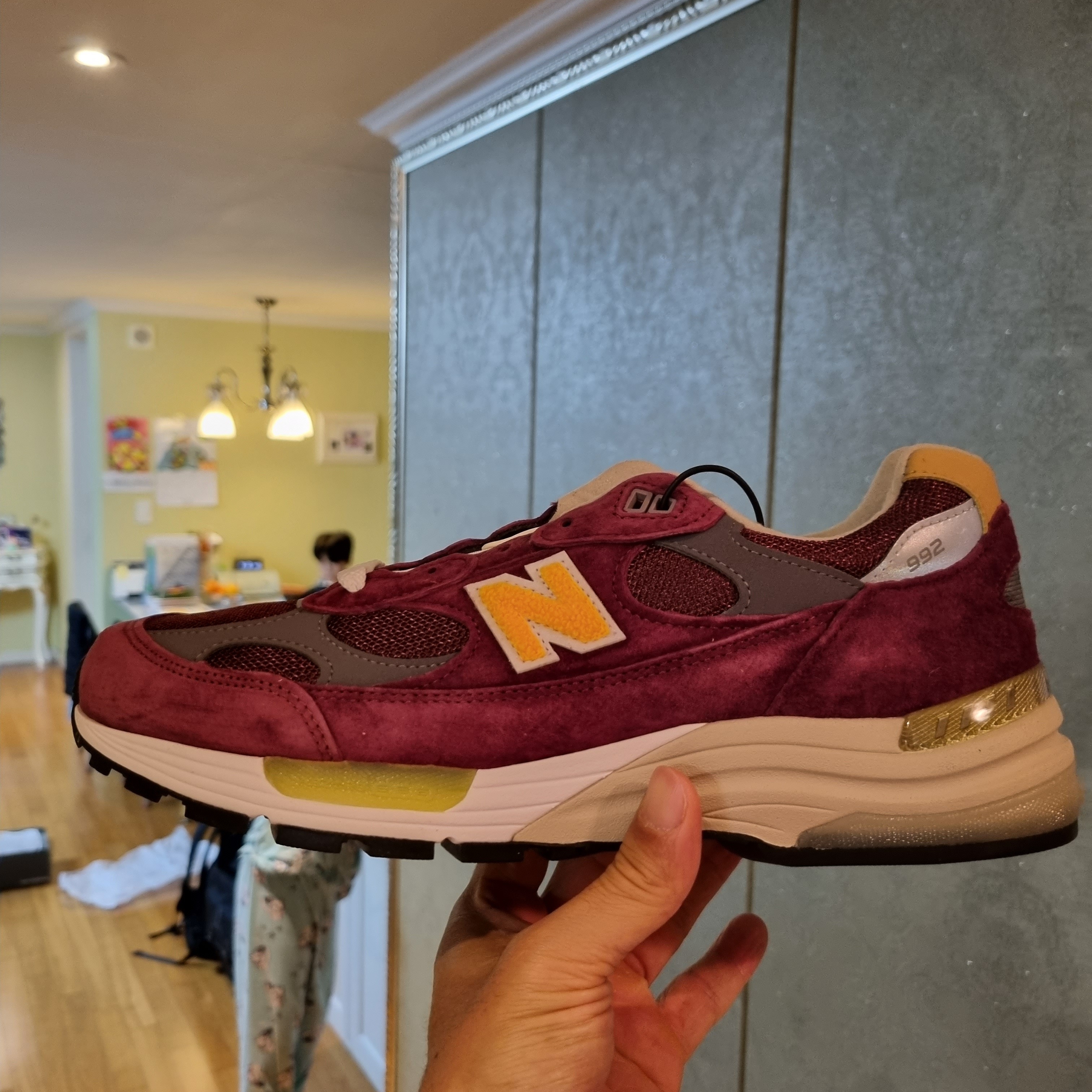 New Balance 992 Made in USA Burgundy Gold 착용 스타일