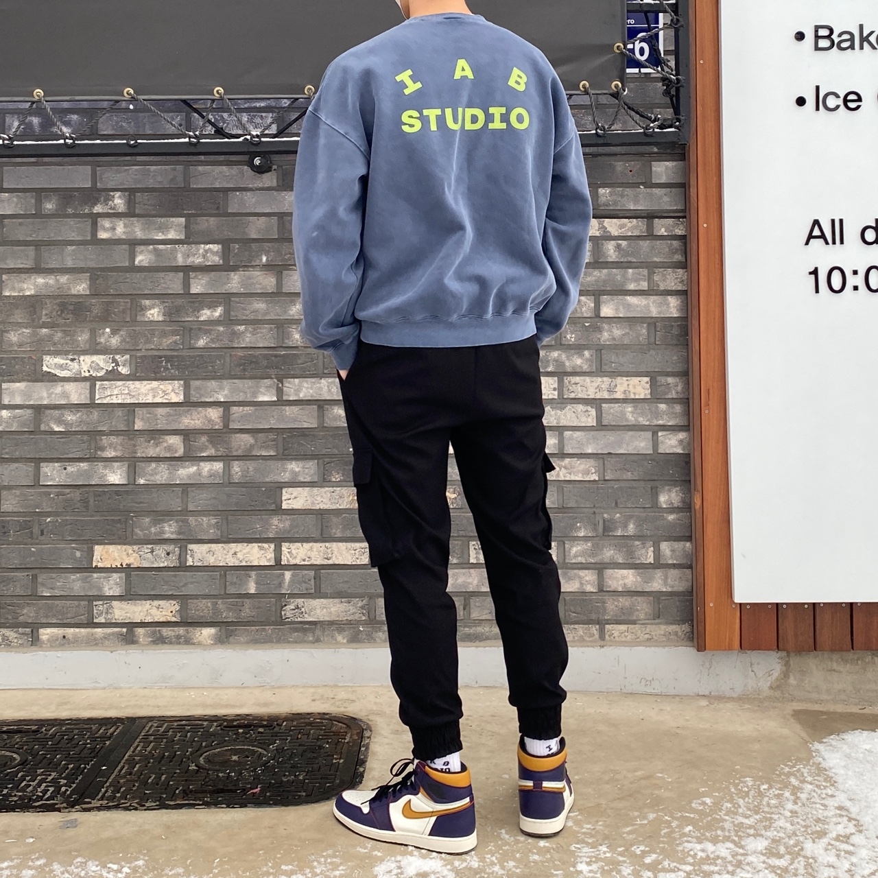 Jordan 1 Retro High OG Defiant SB LA to Chicago, IAB Studio Pigment Sweatshirt Navy 착용 스타일