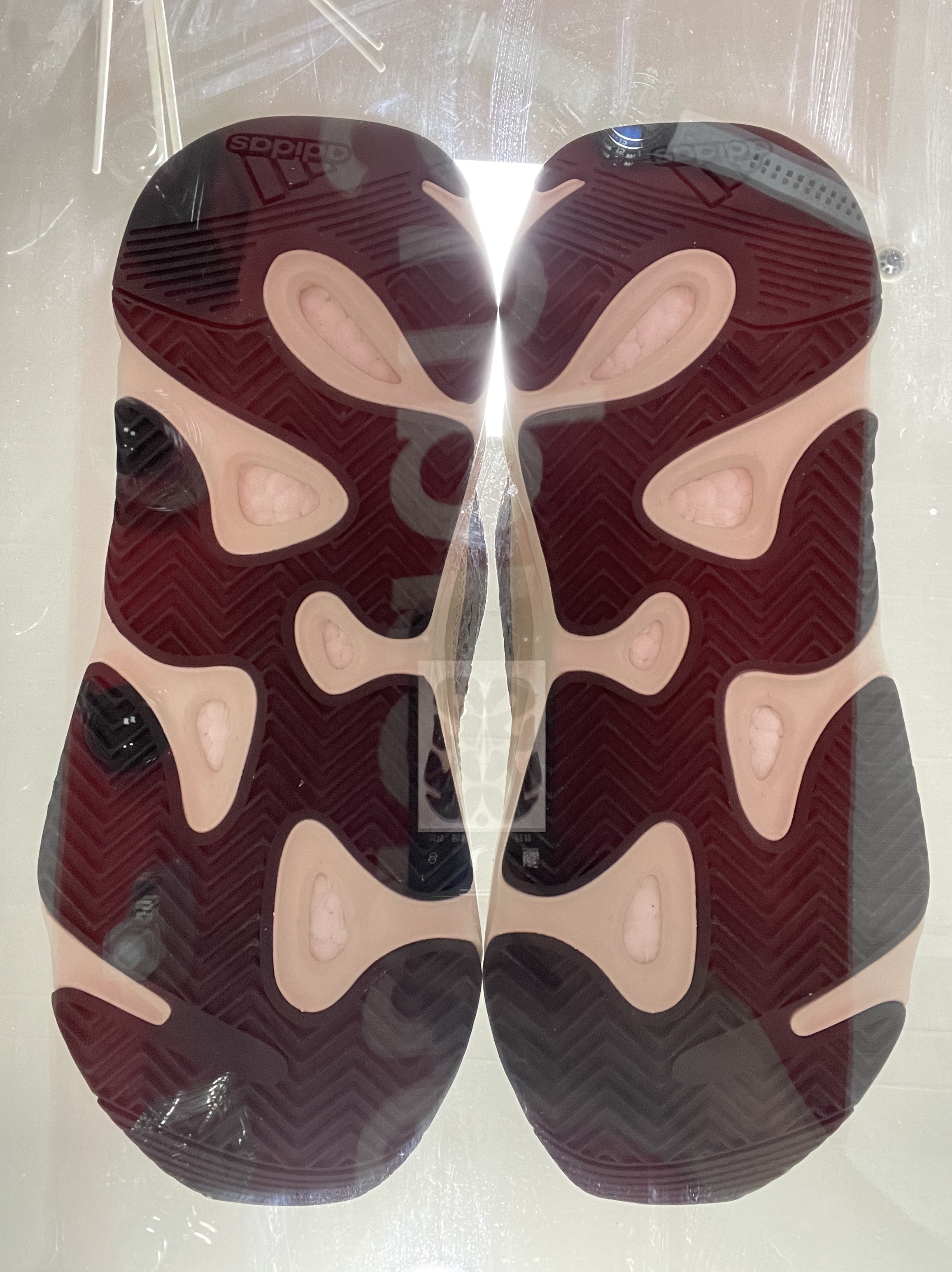 Adidas Yeezy Boost 700 V2 Static 2022 착용 스타일 - 1