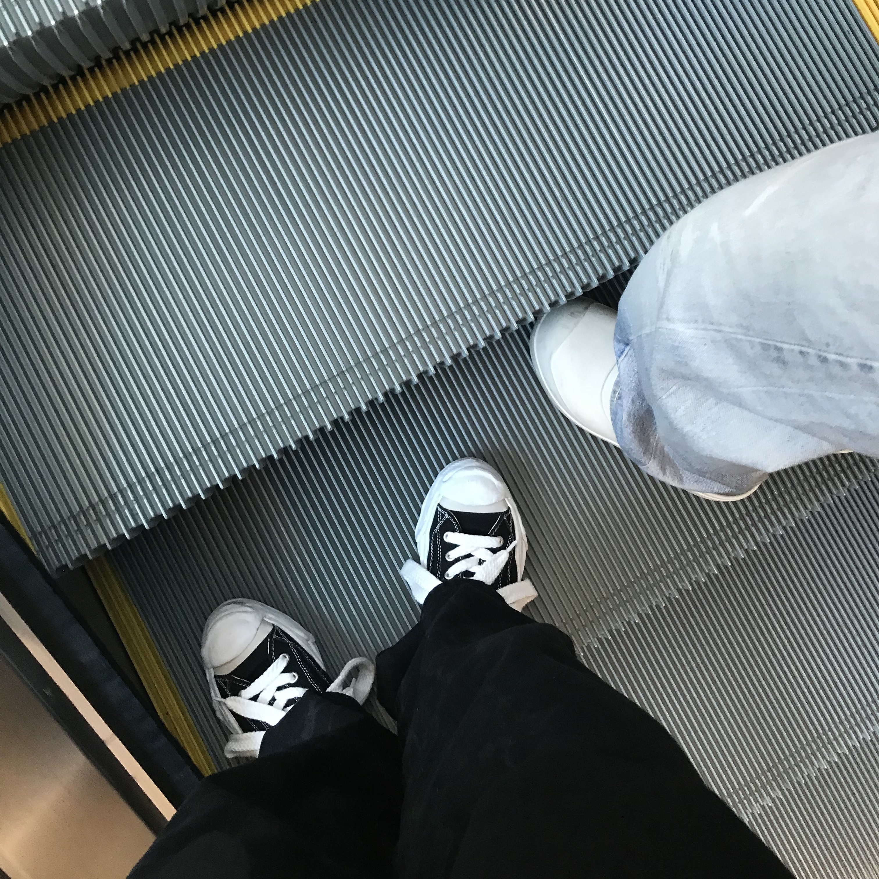 Maison Mihara Yasuhiro Hank OG Sole Canvas Low-top Sneakers Black 착용 스타일 - 3