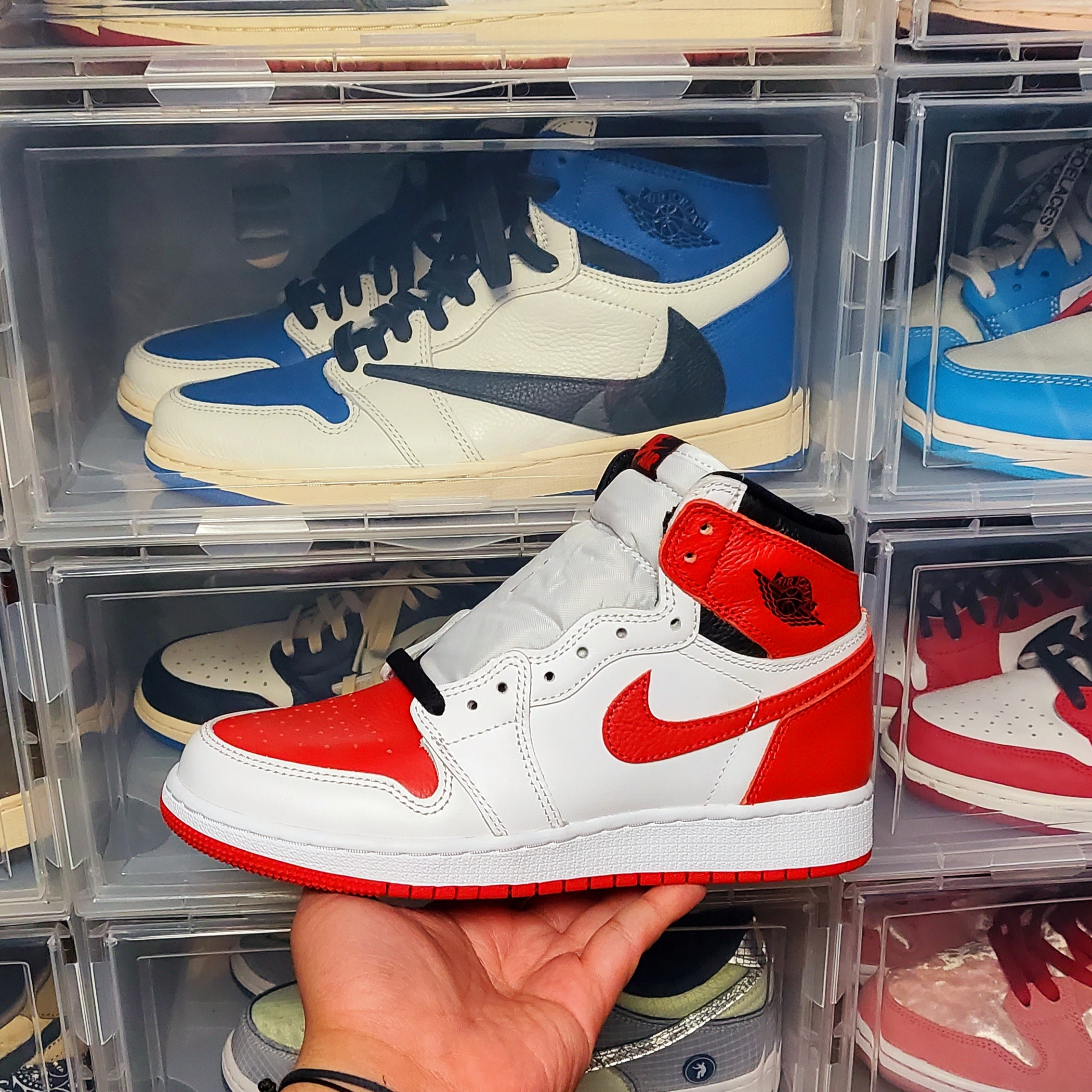 (GS) Jordan 1 Retro High OG Heritage, Jordan 1 x Travis Scott x Fragment Retro High OG SP Military Blue 착용 스타일 - 1