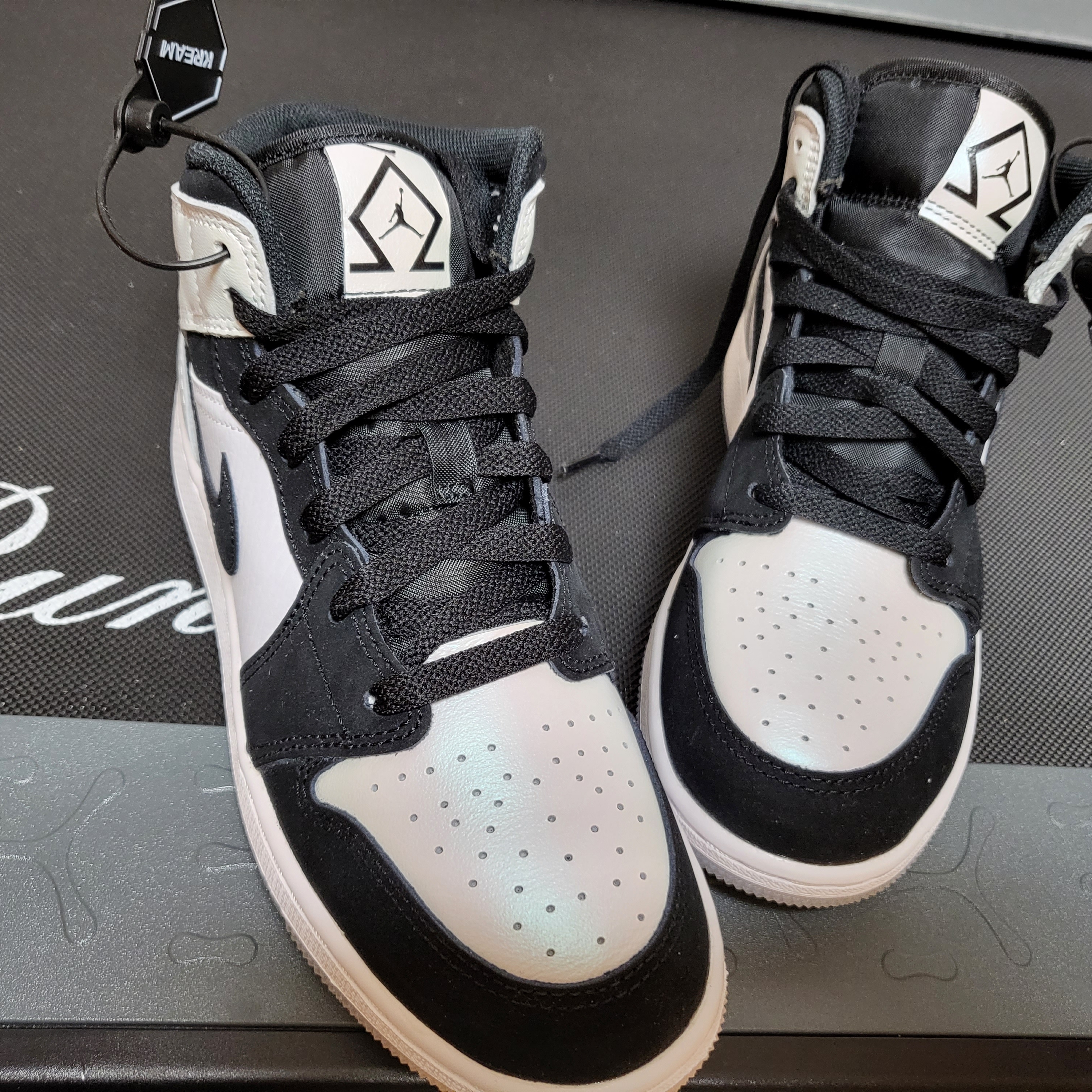 Jordan 1 Mid SE Diamond, (GS) Jordan 1 Mid SE Diamond 착용 스타일 - 2