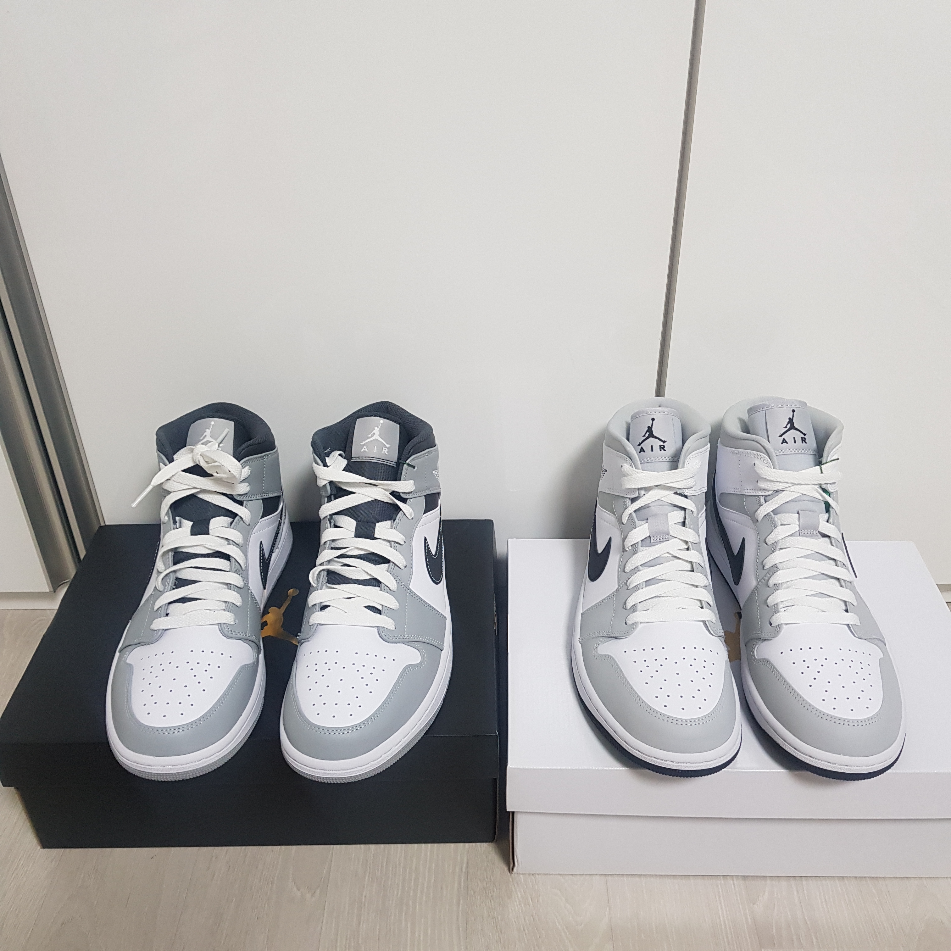 Jordan 1 Mid Light Smoke Grey Anthracite, (W) Jordan 1 Mid Grey Fog 착용 스타일 - 1