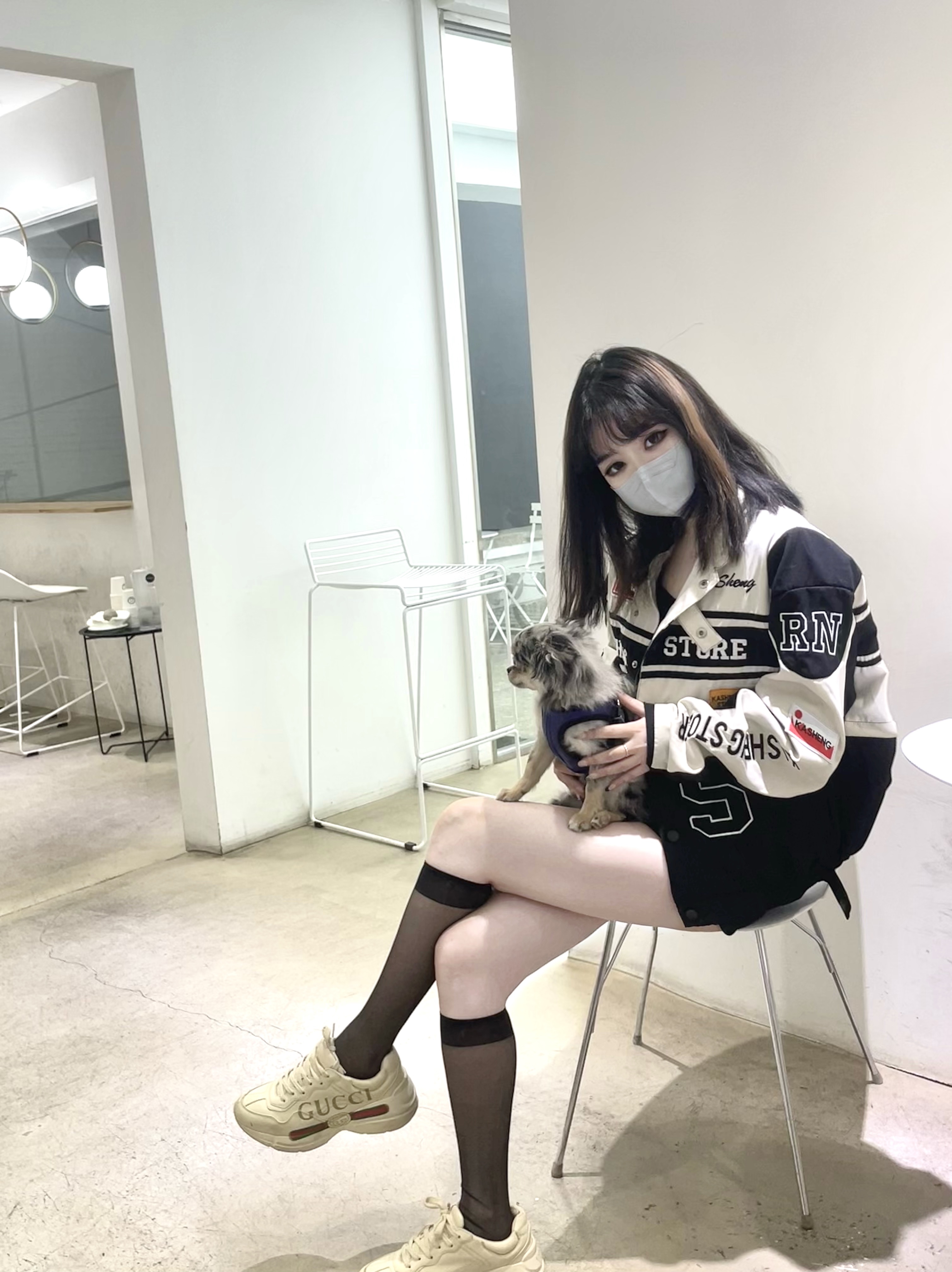 Gucci Rhyton Leather Sneakers Logo 착용 스타일 - 3