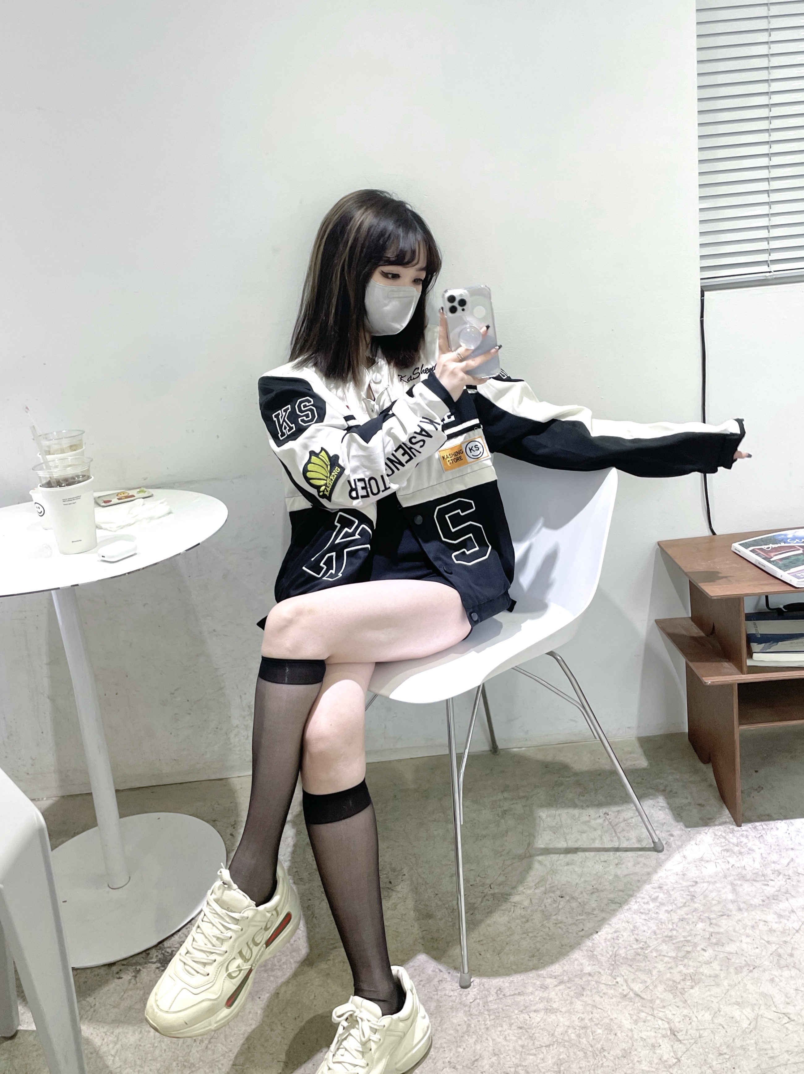 Gucci Rhyton Leather Sneakers Logo 착용 스타일 - 5
