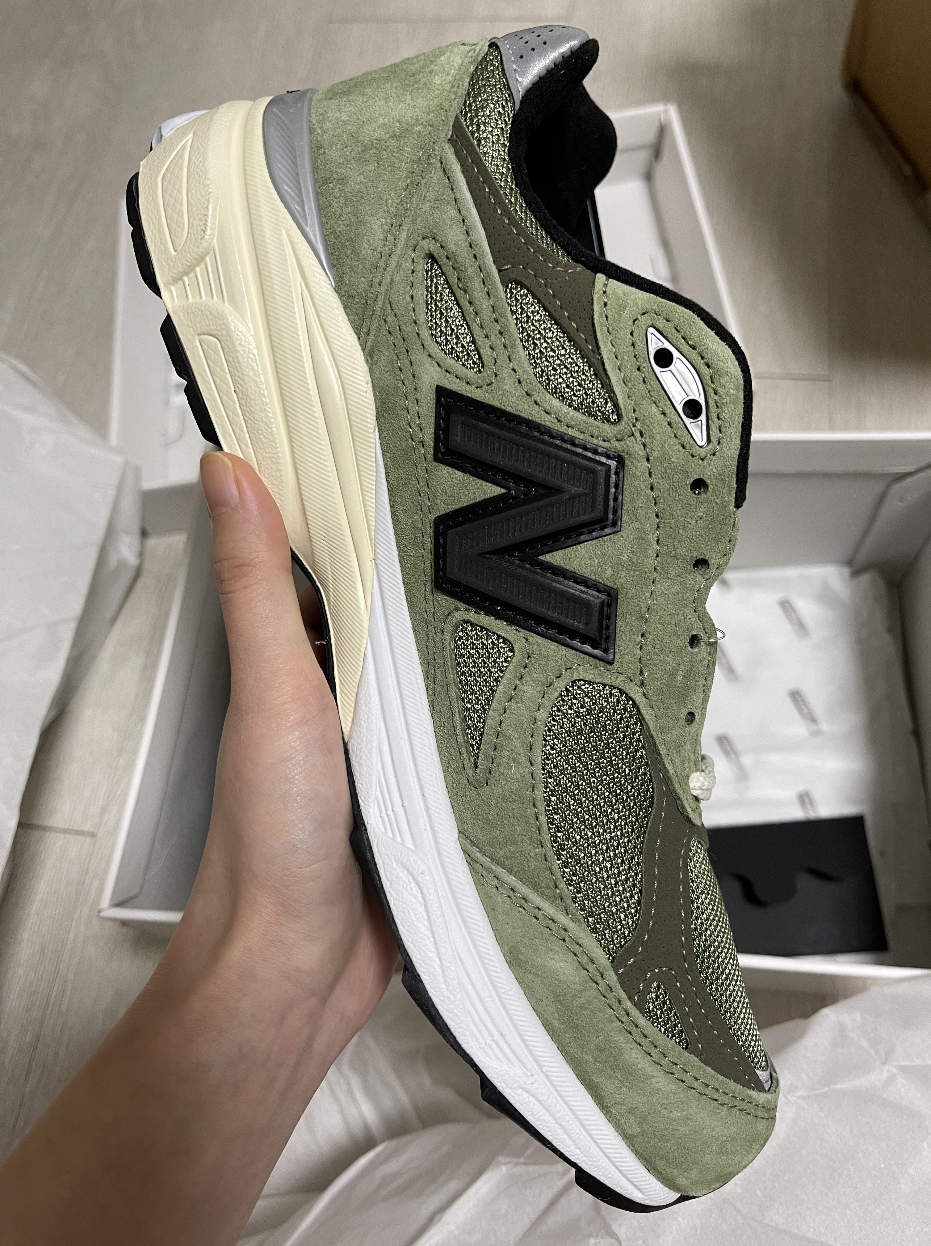New Balance x JJJJound 990v3 Olive 착용 스타일 - 5