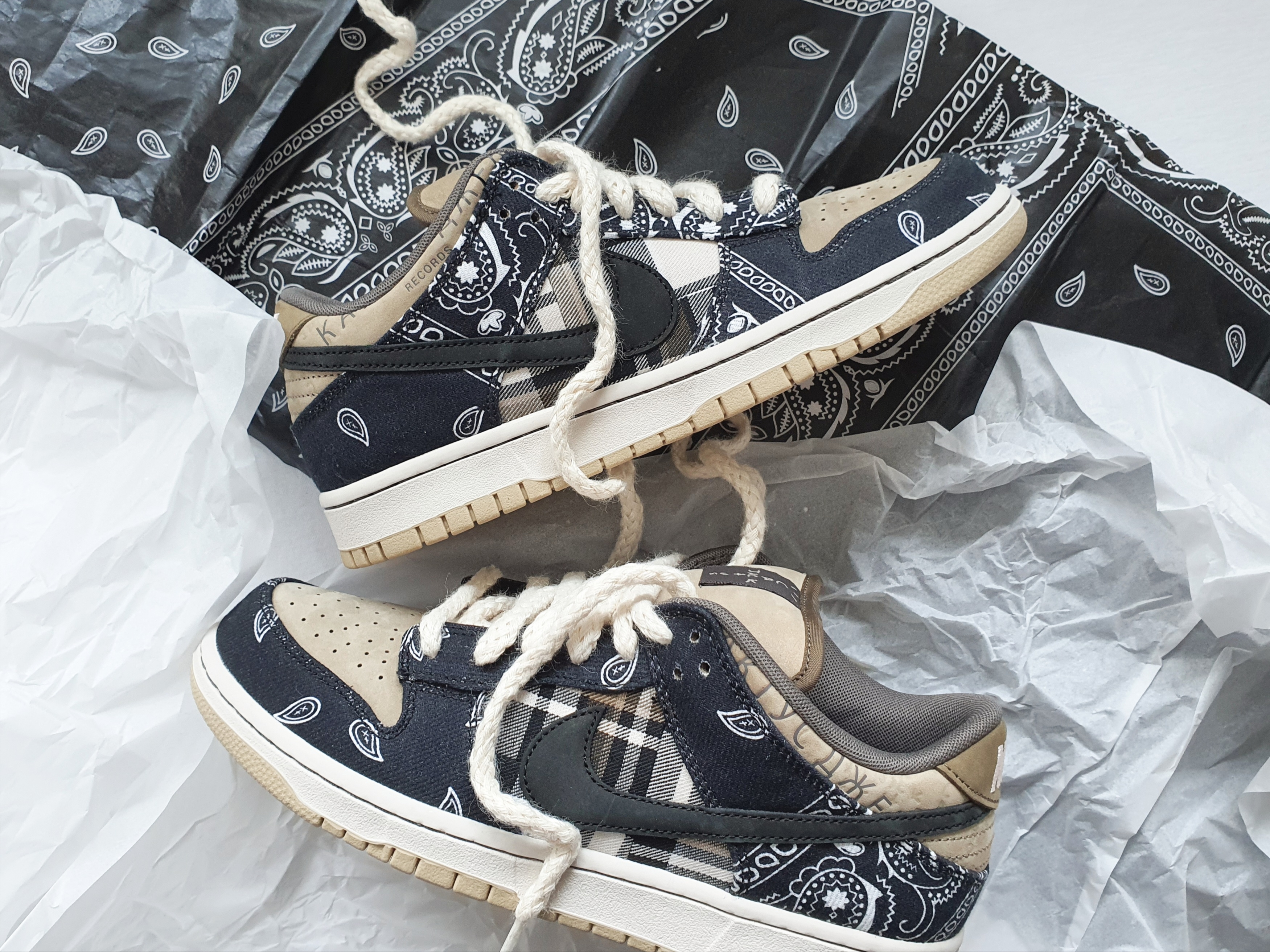 Nike x Travis Scott SB Dunk Low 착용 스타일