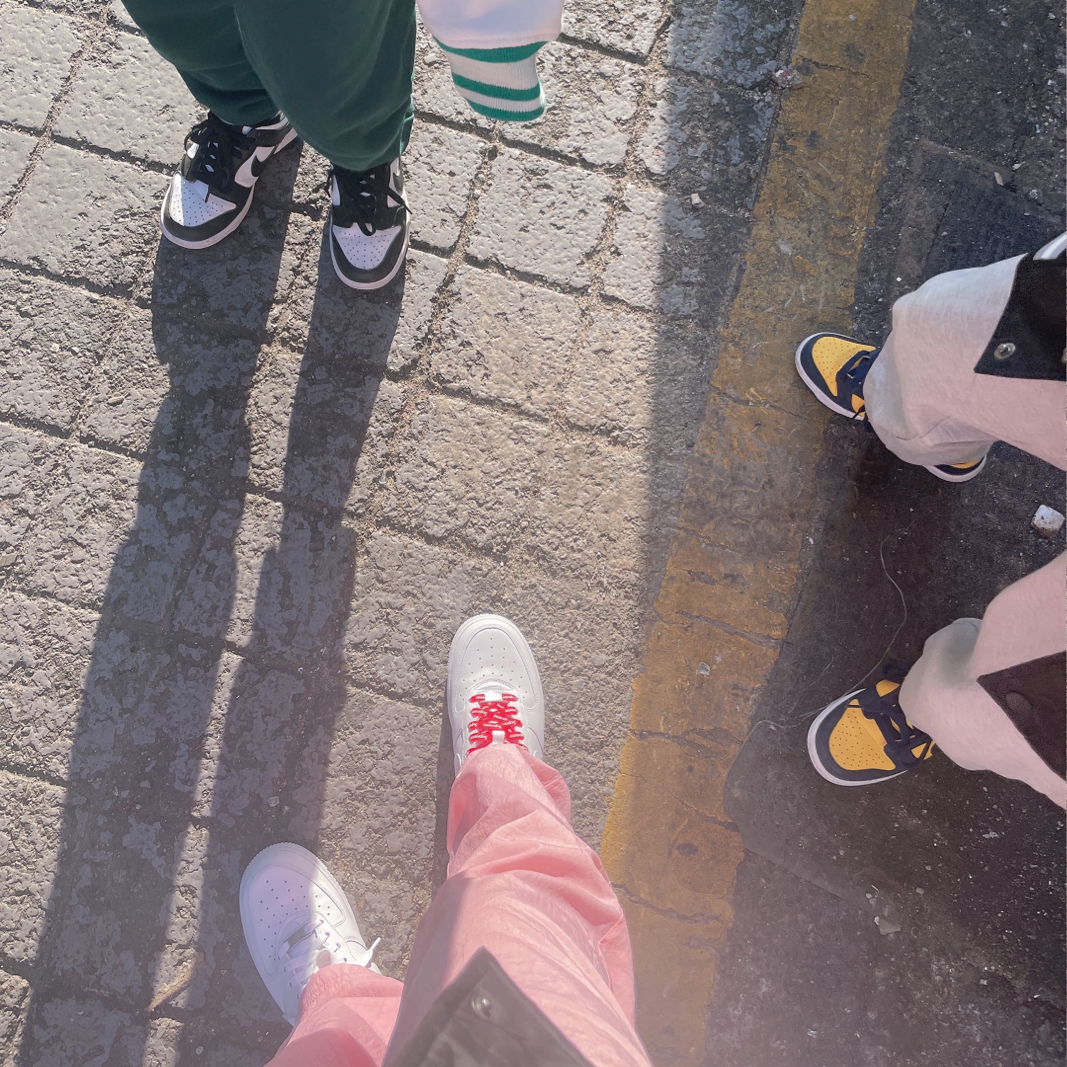 (GS) Nike Dunk Low Black, (GS) Nike Dunk Low Varsity Maize 착용 스타일
