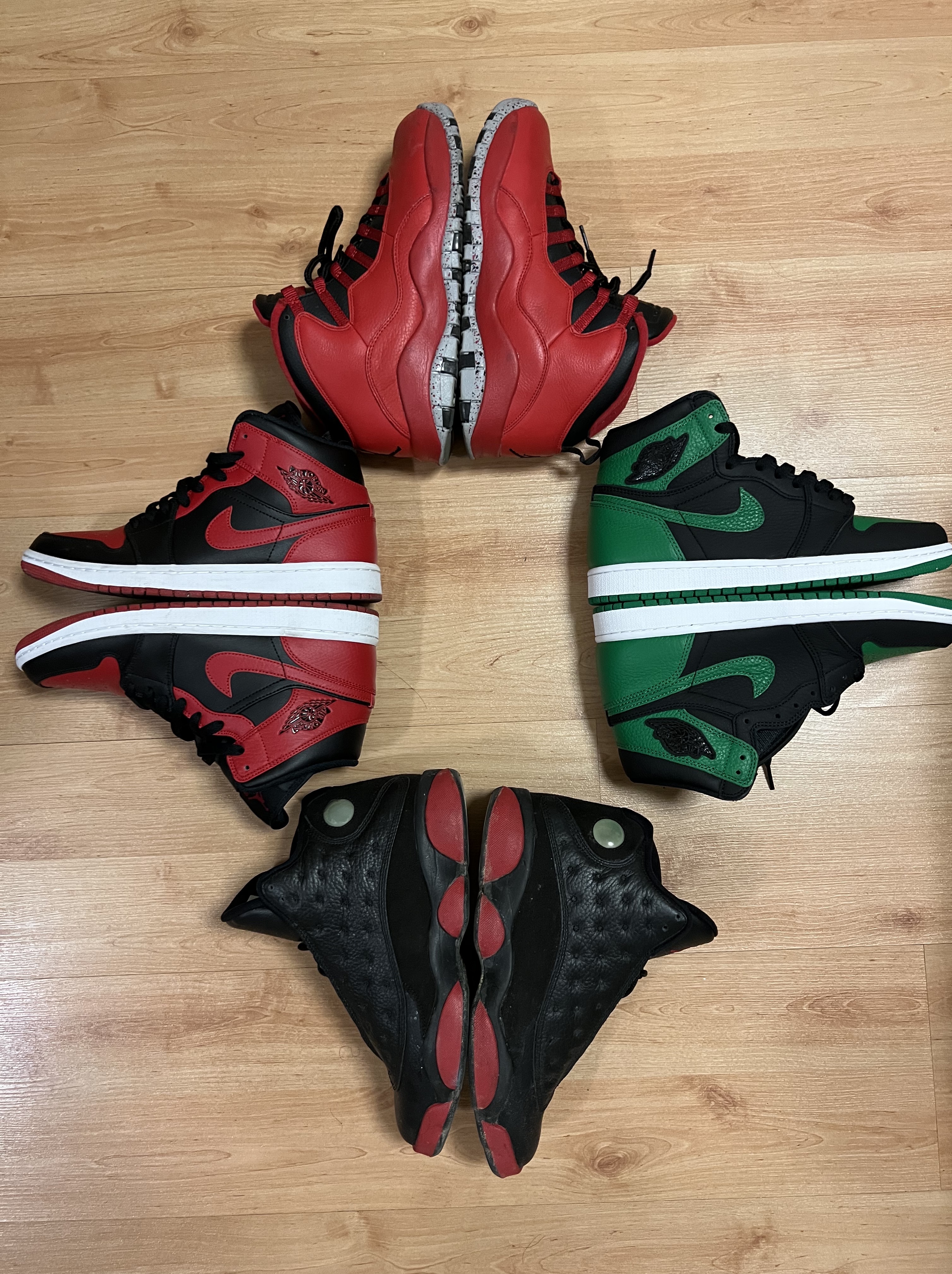 Jordan 1 Mid Bred Banned 2020, Jordan 1 Retro High OG Pine Green Black 착용 스타일 - 1