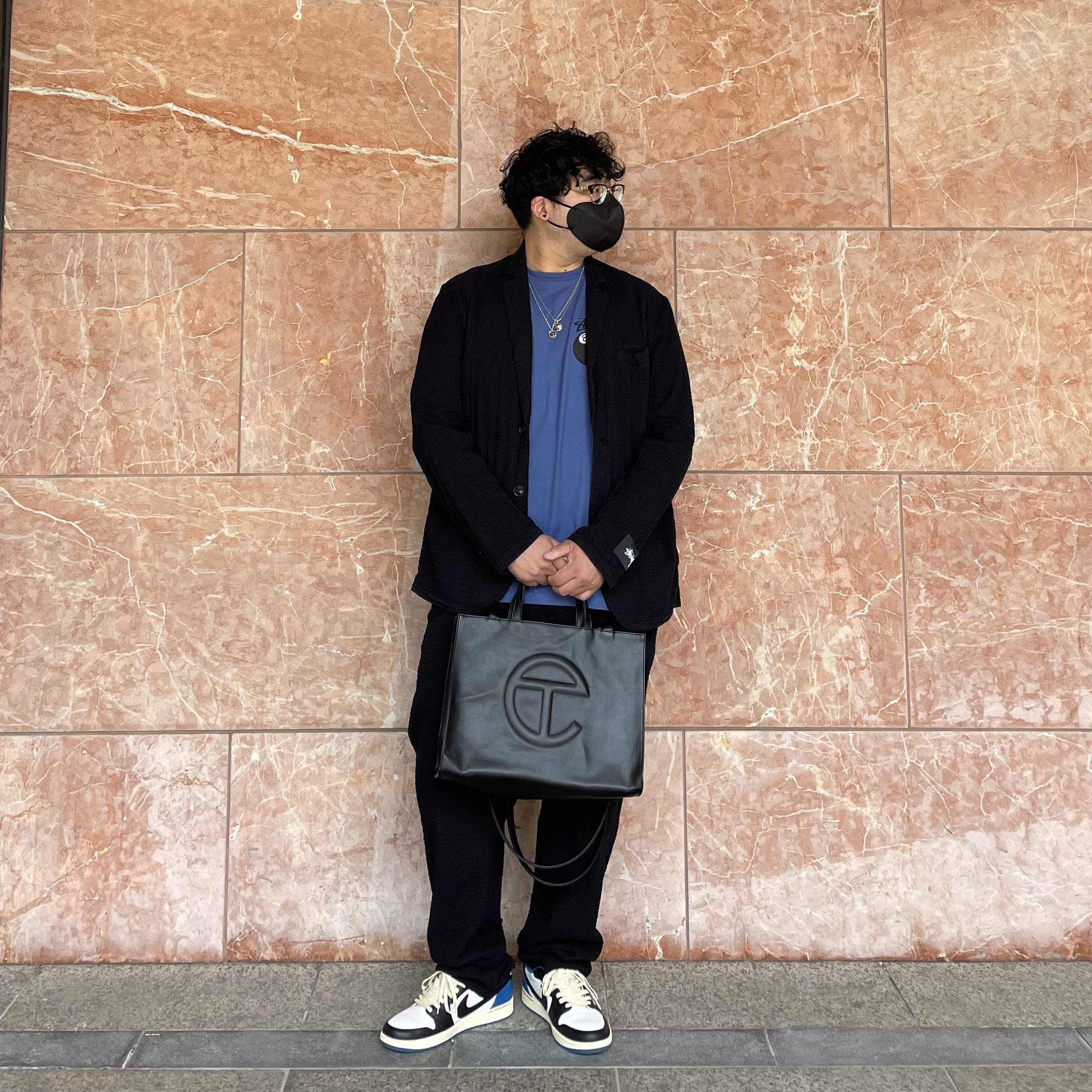 Stussy 8 Ball T-Shirt Midnight - 22SS, Telfar Medium Shopping Bag Black 착용 스타일 - 1