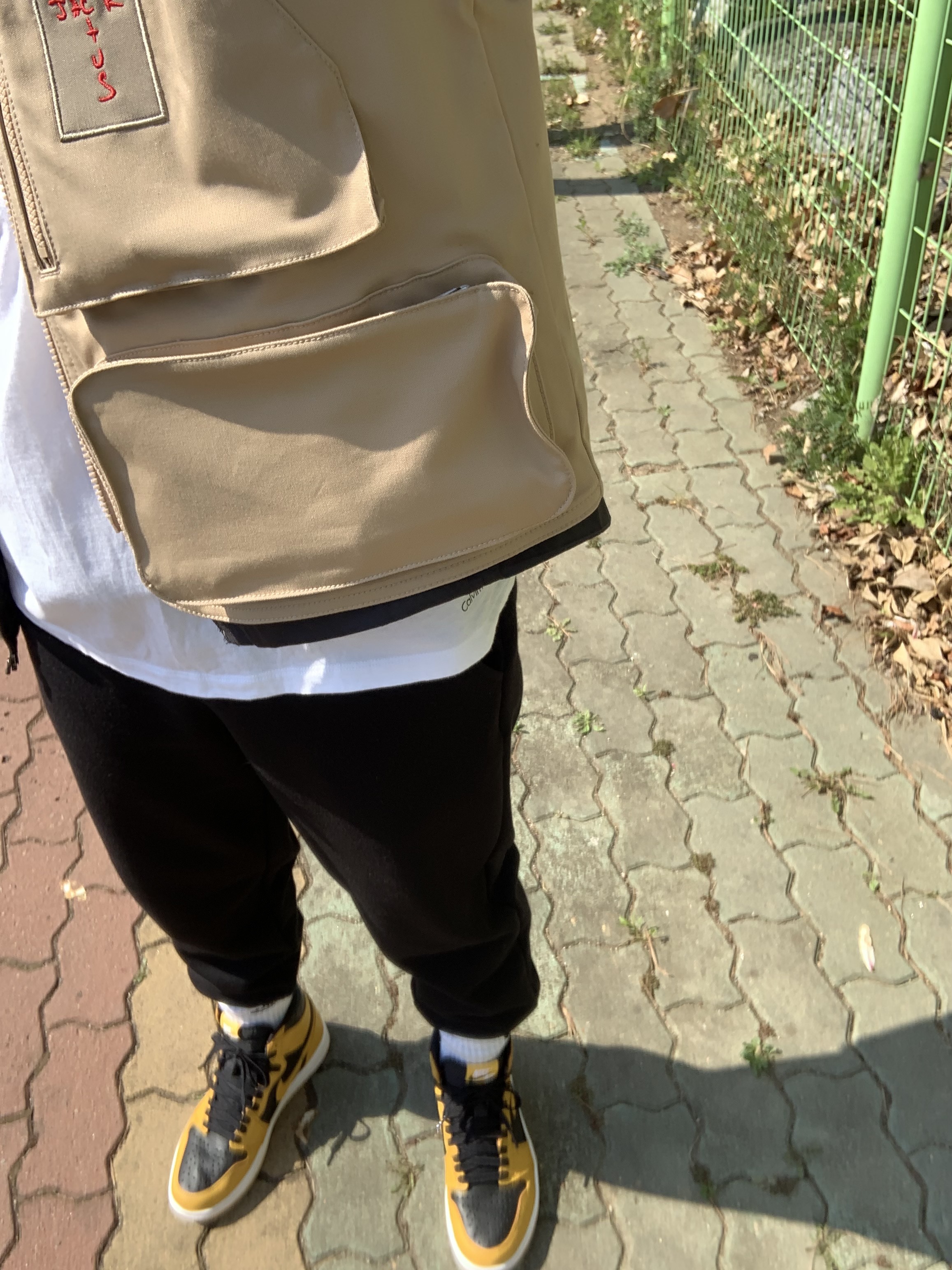 Jordan 1 Retro High OG Pollen, Jordan x Travis Scott Utility Vest - Asia 착용 스타일