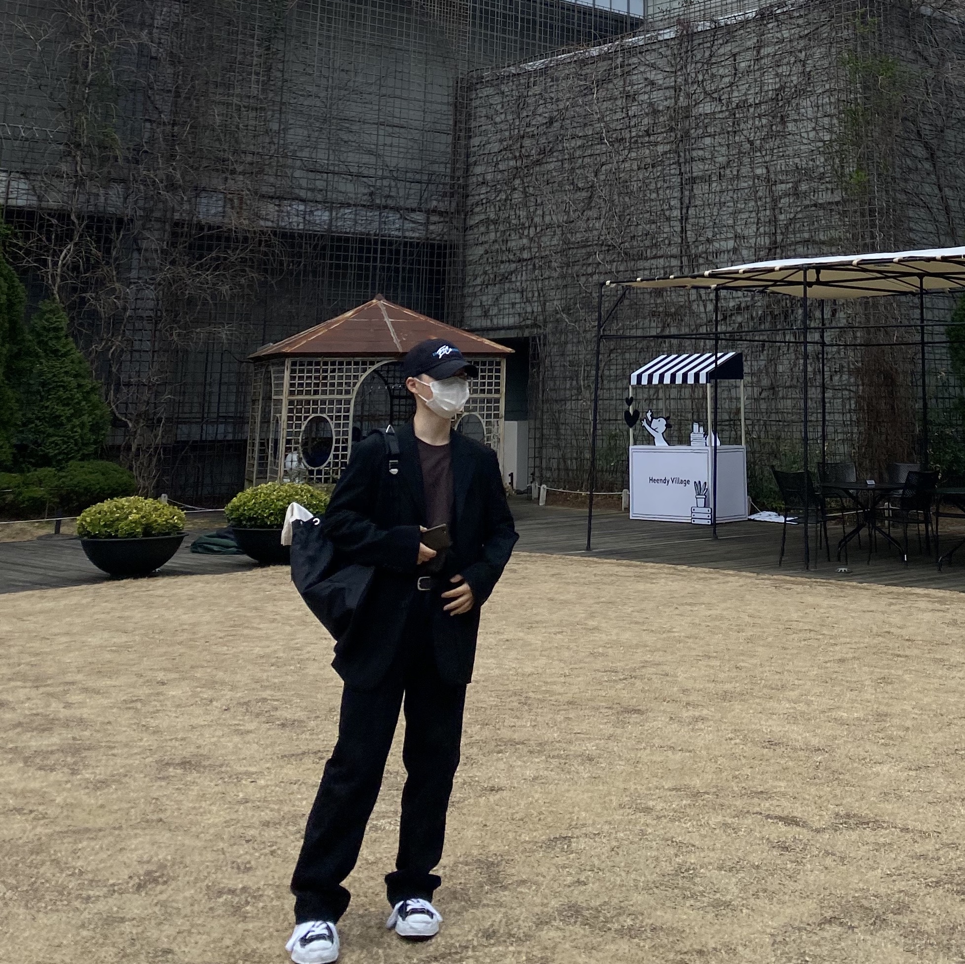Maison Mihara Yasuhiro Hank OG Sole Canvas Low-top Sneakers Black 착용 스타일 - 4