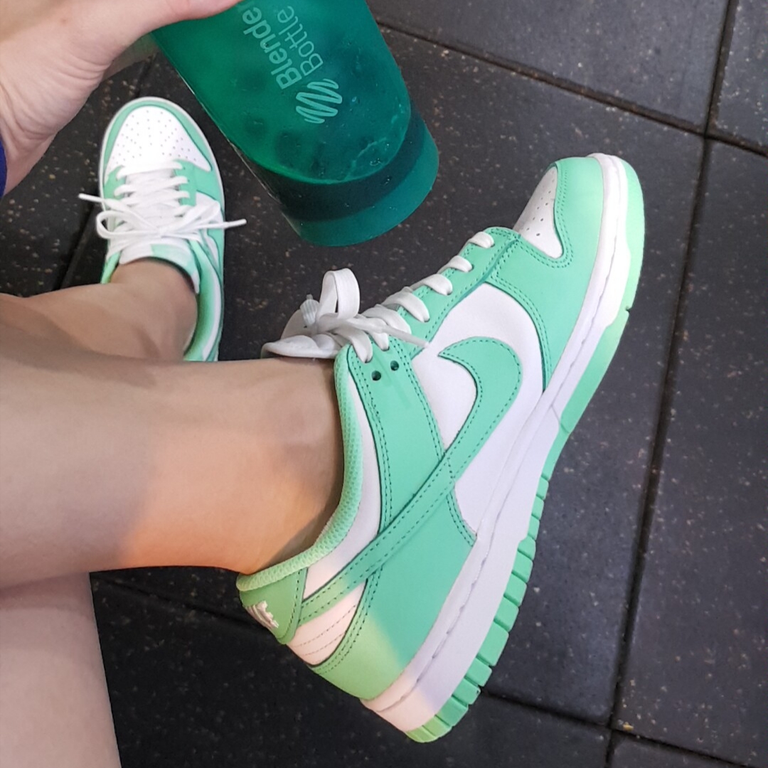 (W) Nike Dunk Low Green Glow 착용 스타일