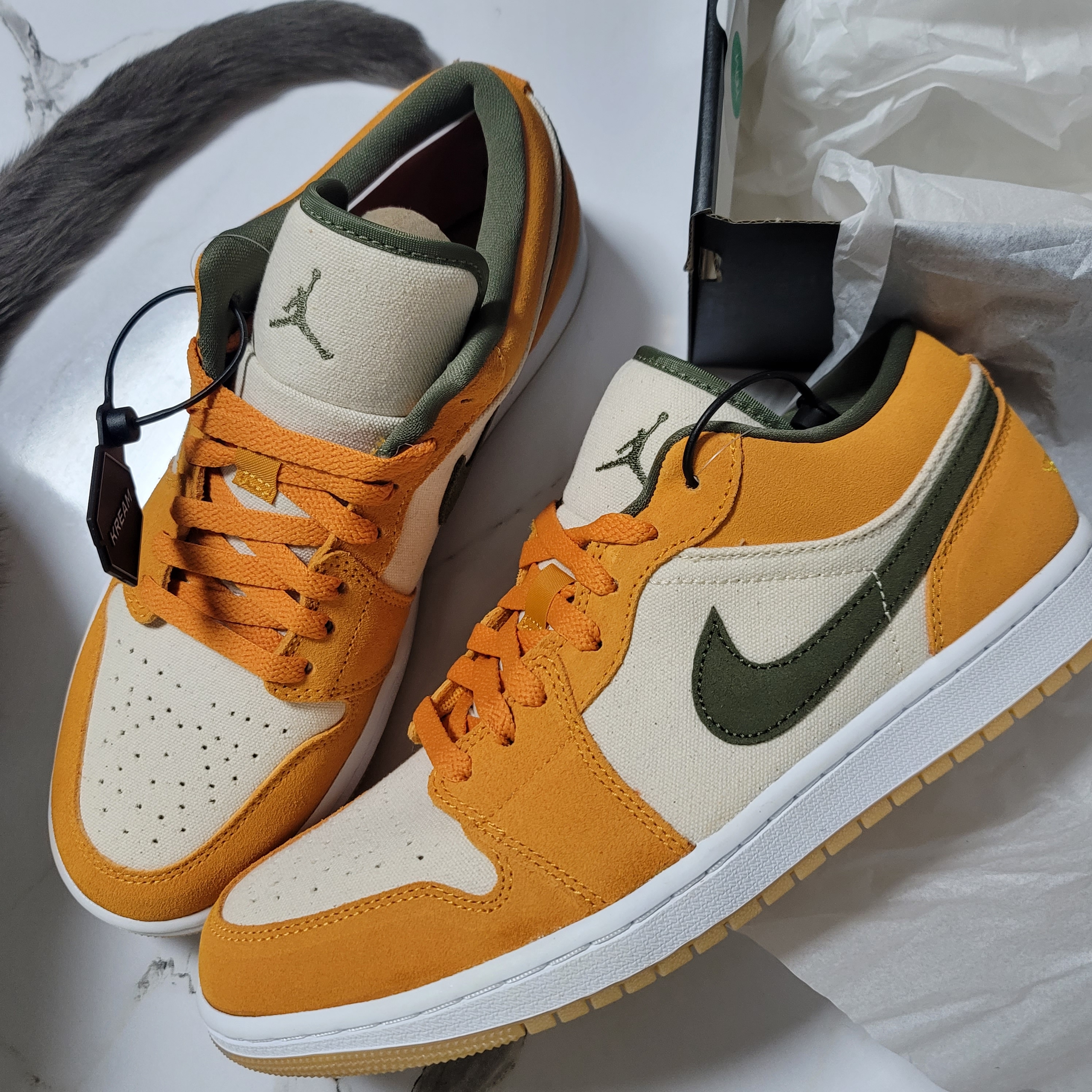 Jordan 1 Low SE Light Curry 착용 스타일
