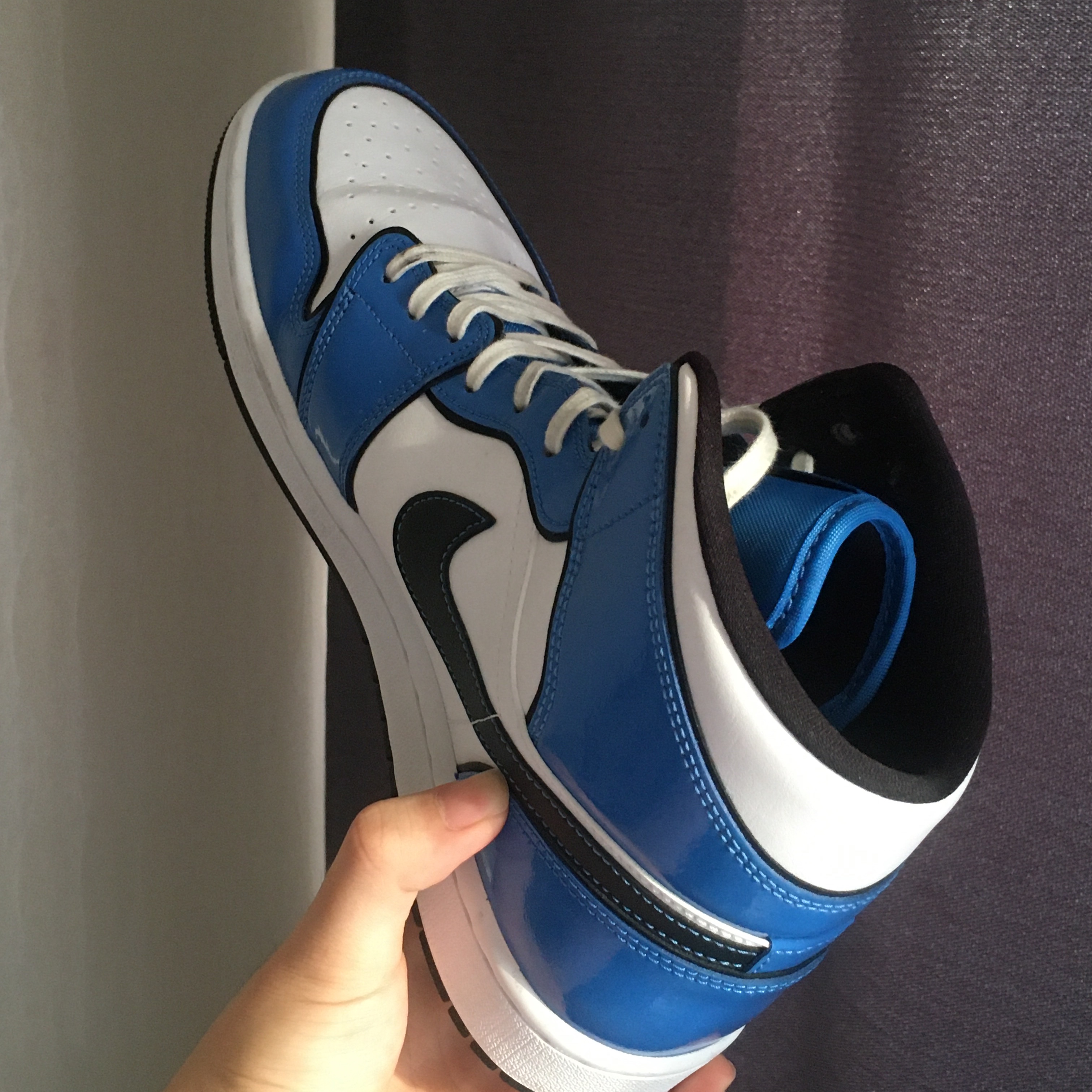 Jordan 1 Mid SE Signal Blue, (GS) Jordan 1 Mid SE Signal Blue 착용 스타일 - 1