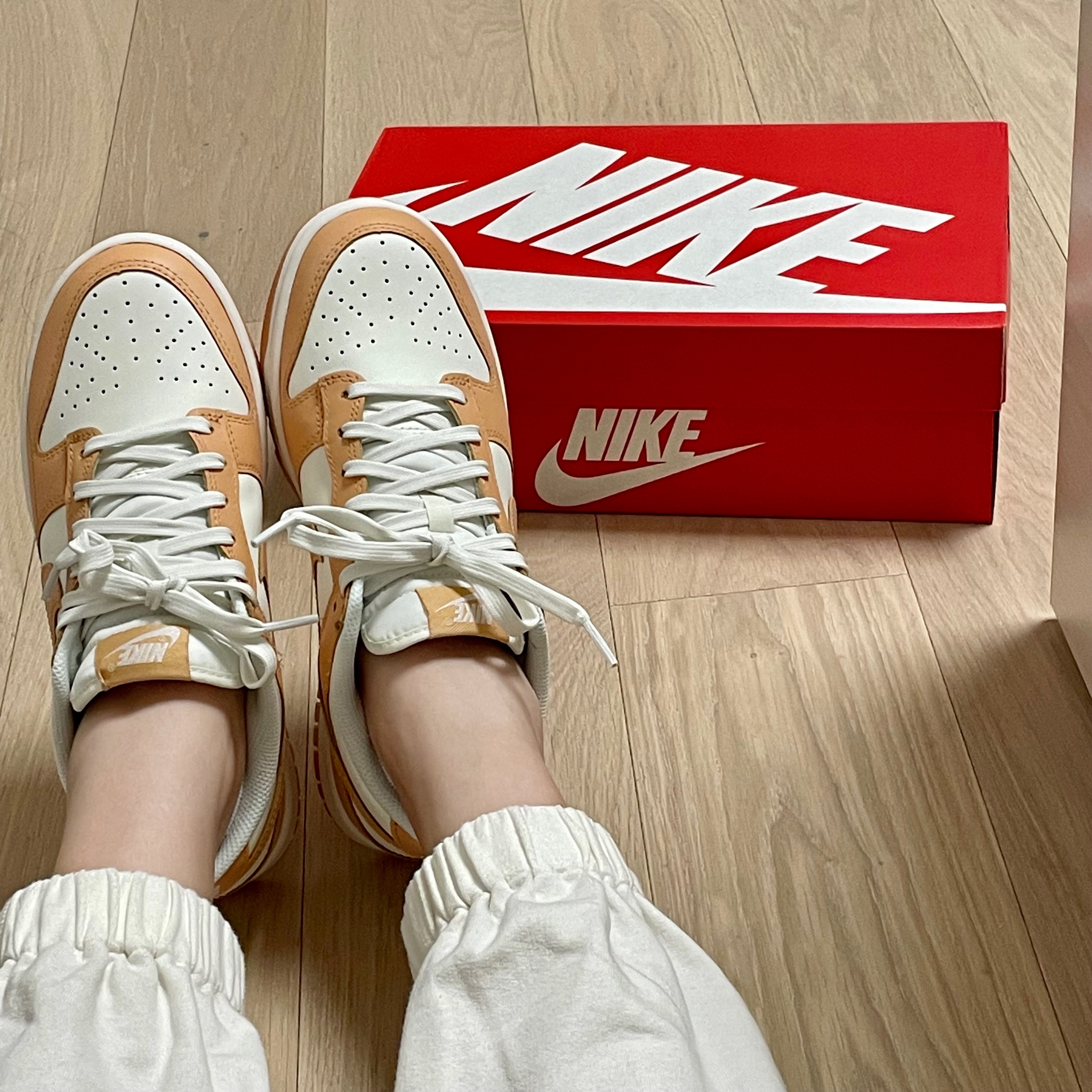 (W) Nike Dunk Low Harvest Moon 착용 스타일 - 2