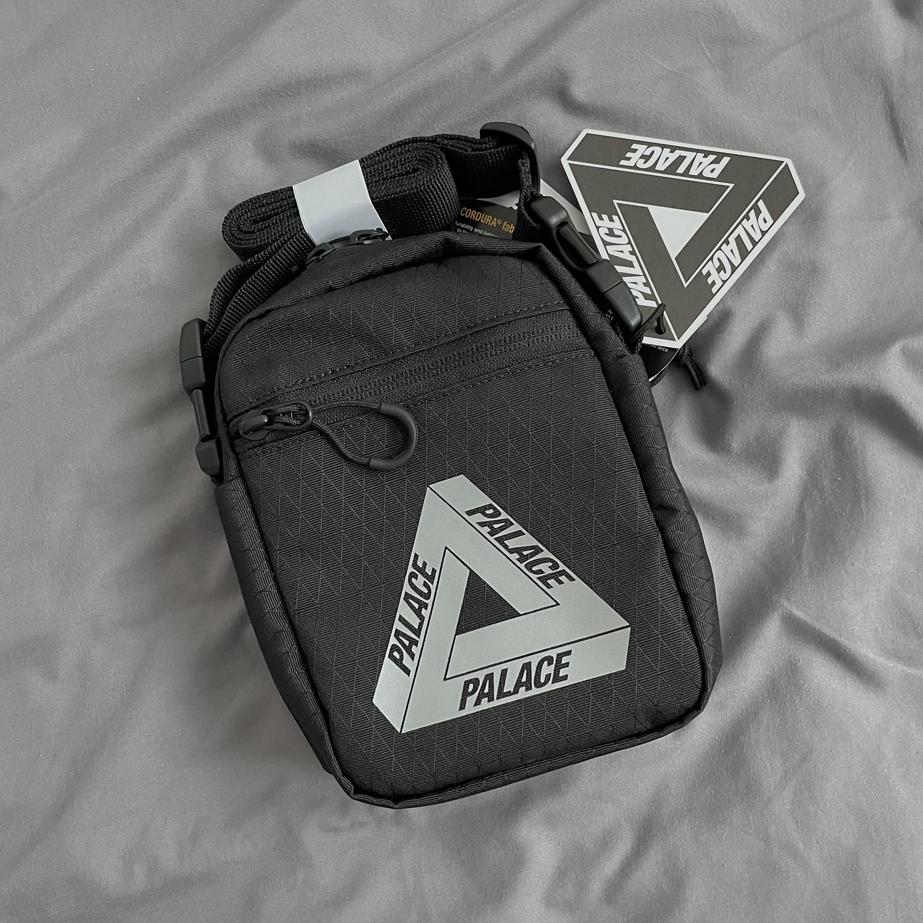 Palace Cordura Double Diamond Shot Bag Black - 21FW 착용 스타일