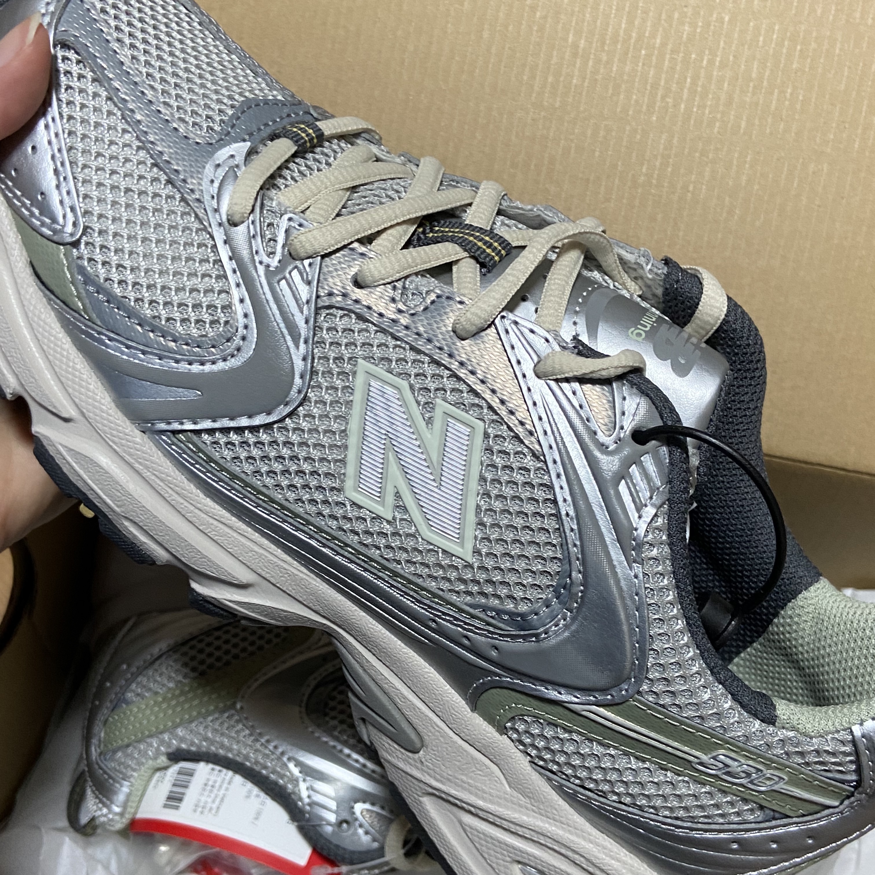 New Balance 530 Earth 착용 스타일