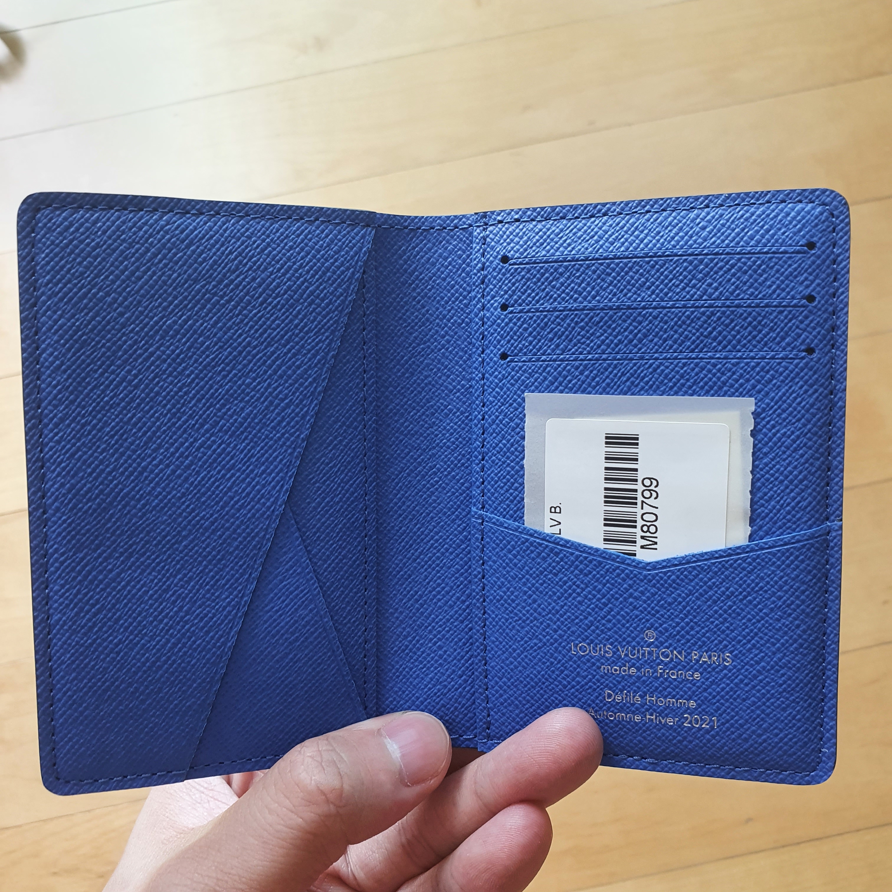 Louis Vuitton Pocket Organizer Everyday LV Vintage Monogram Blue 착용 스타일 - 3