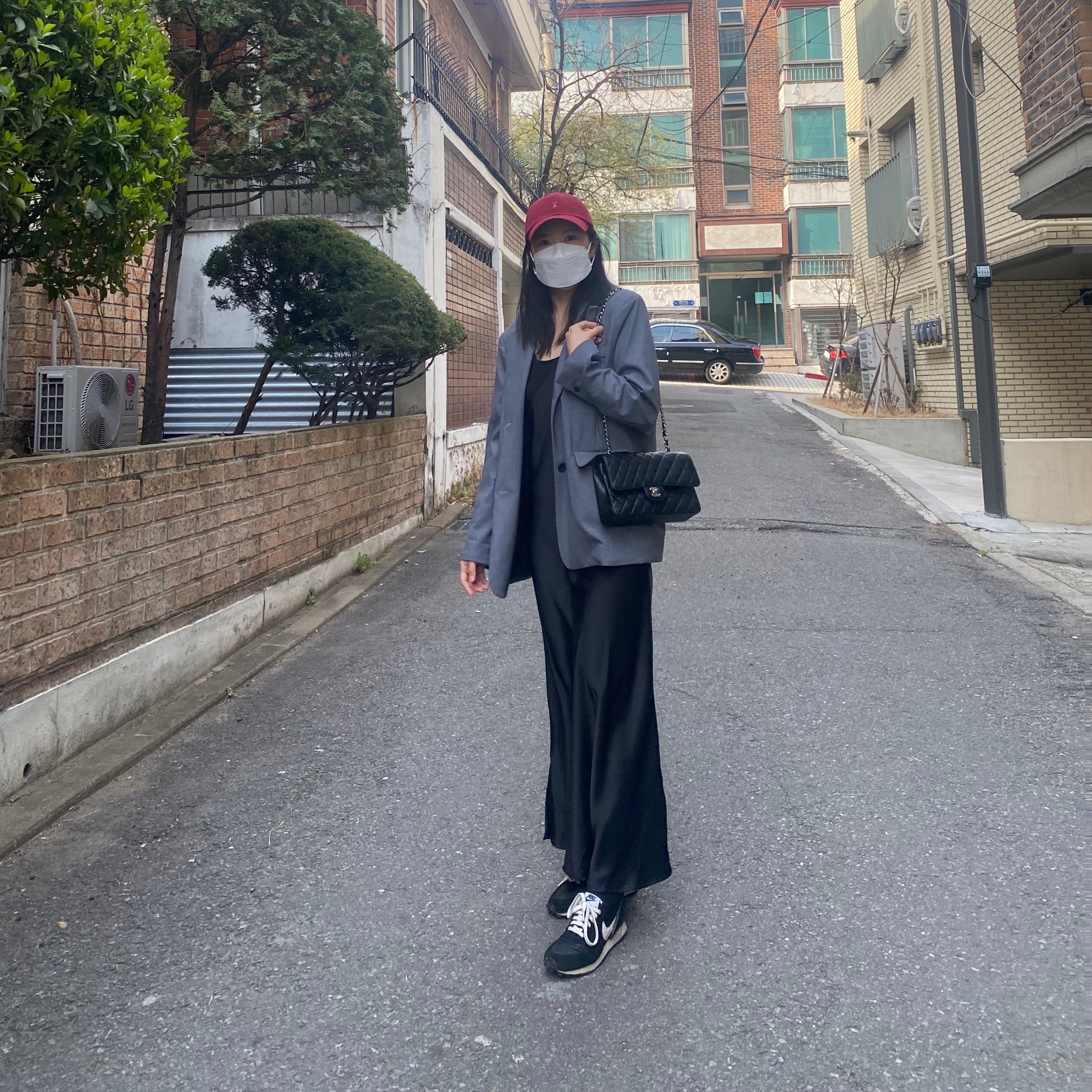 Nike x Undercover Daybreak Black, Chanel Medium Classic Handbag Grained Calfskin & Silver Black 착용 스타일