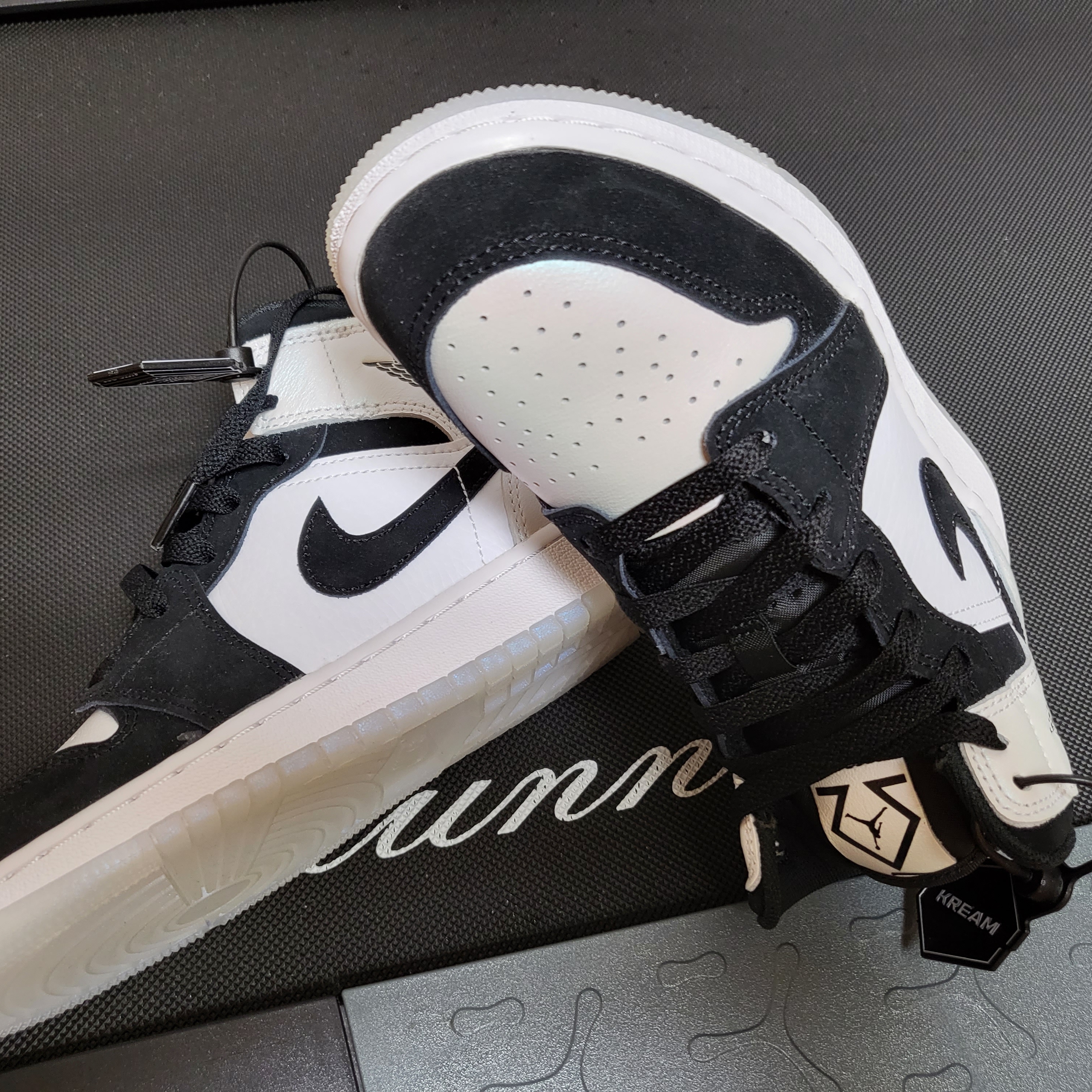 Jordan 1 Mid SE Diamond, (GS) Jordan 1 Mid SE Diamond 착용 스타일 - 3