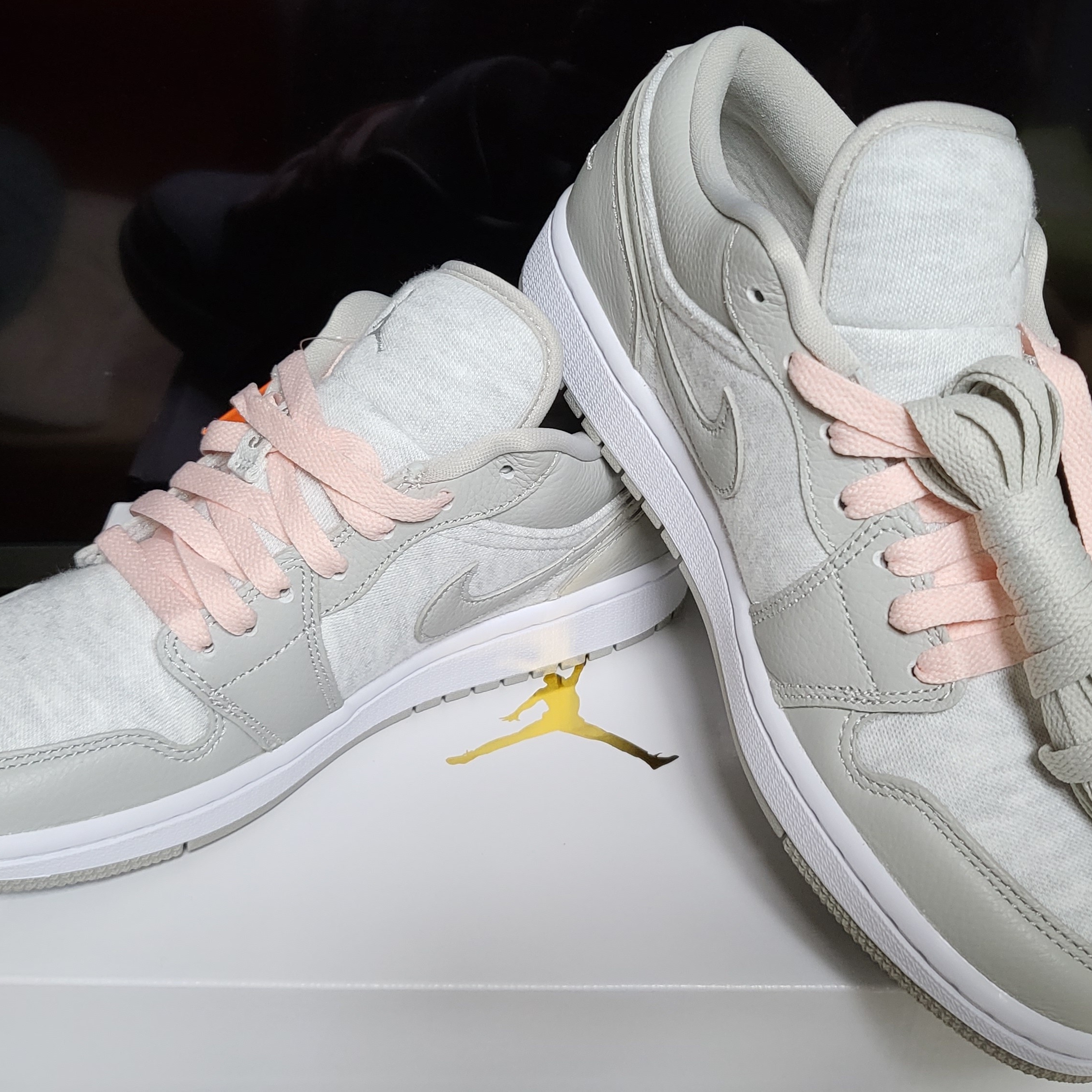(W) Jordan 1 Low SE Light Iron Ore Atmosphere 착용 스타일 - 1