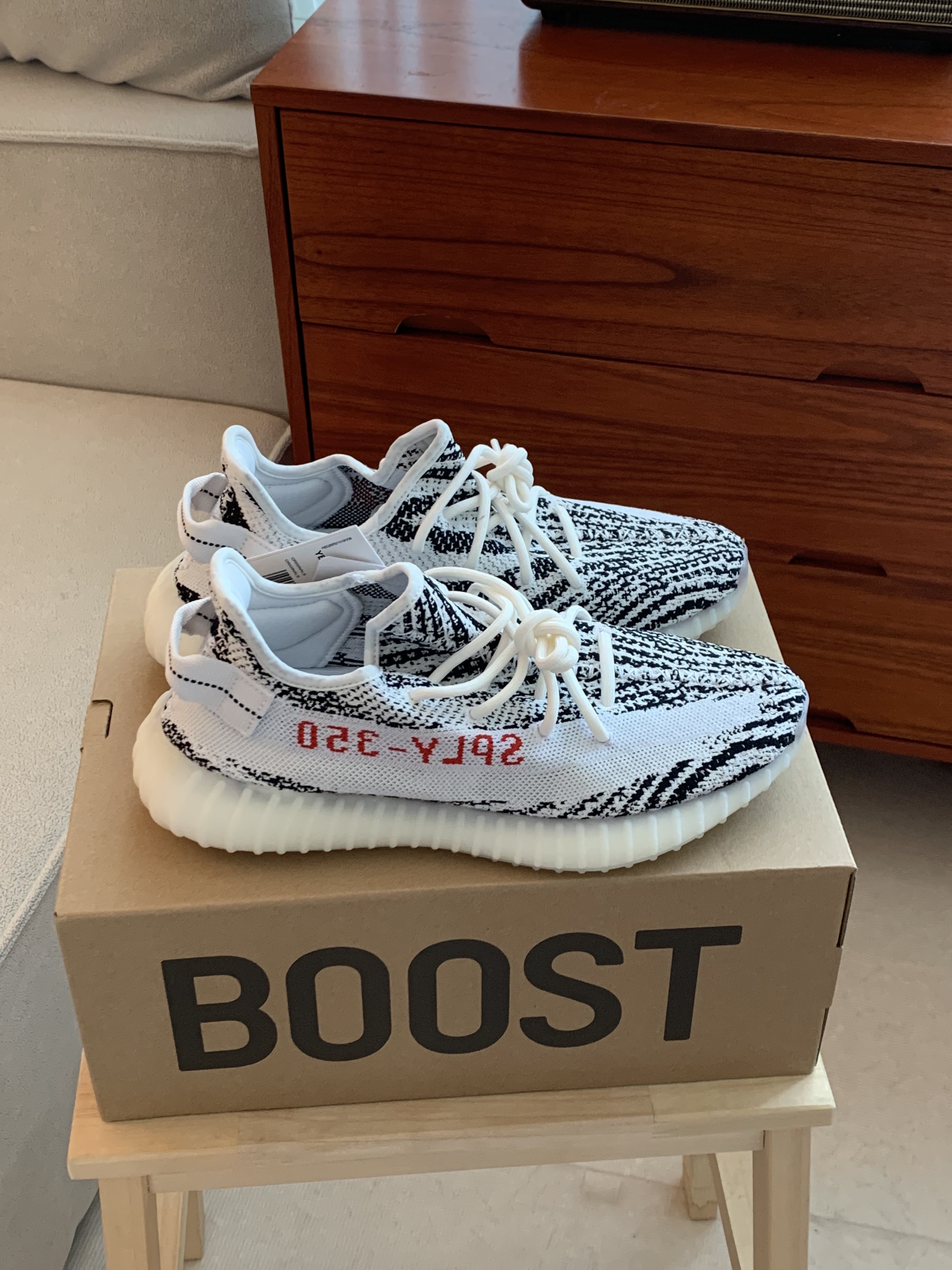 Adidas Yeezy Boost 350 V2 Zebra 2017/2019/2020 착용 스타일 - 2