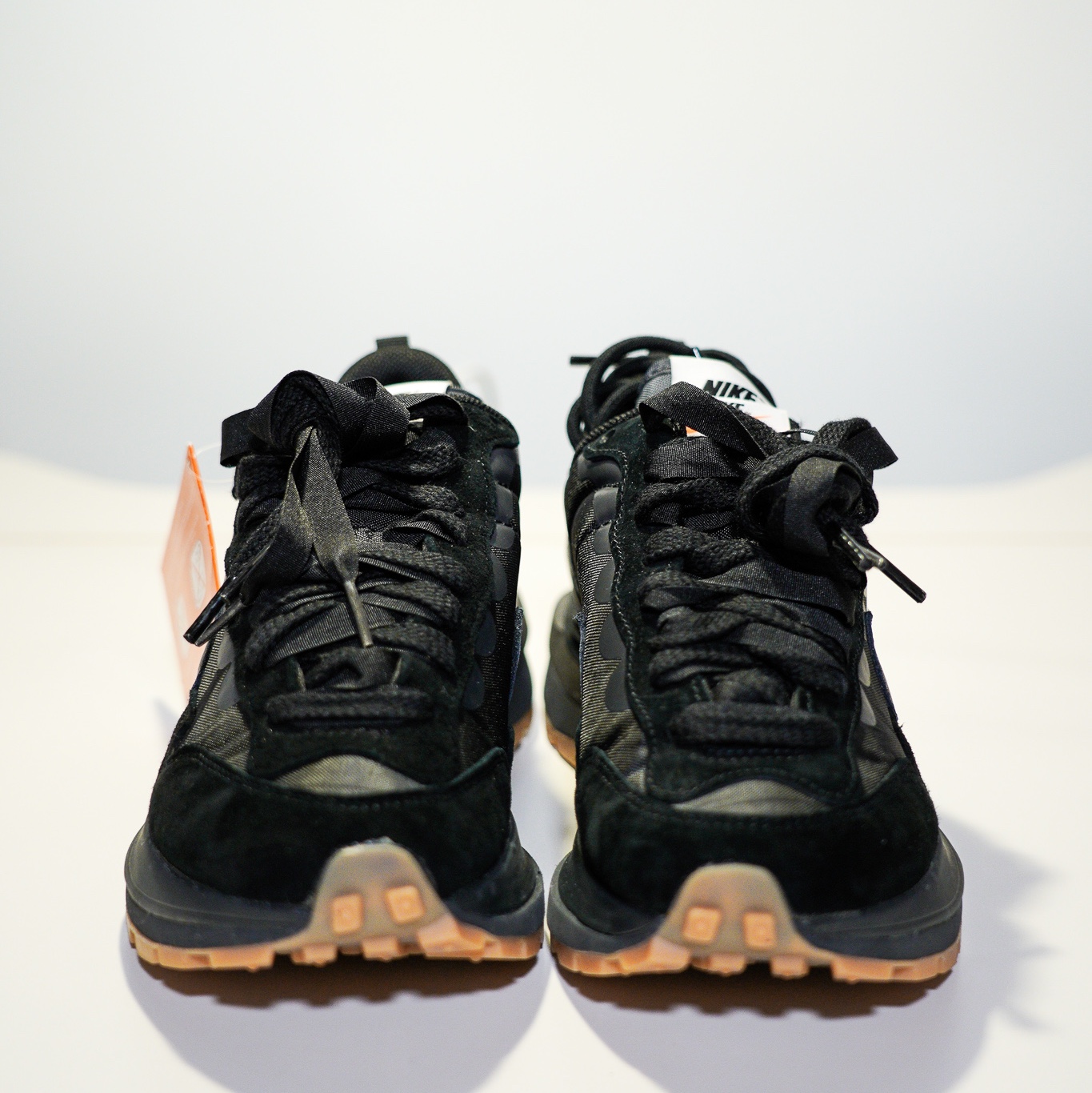 Nike x Sacai VaporWaffle Black and Gum 착용 스타일 - 1
